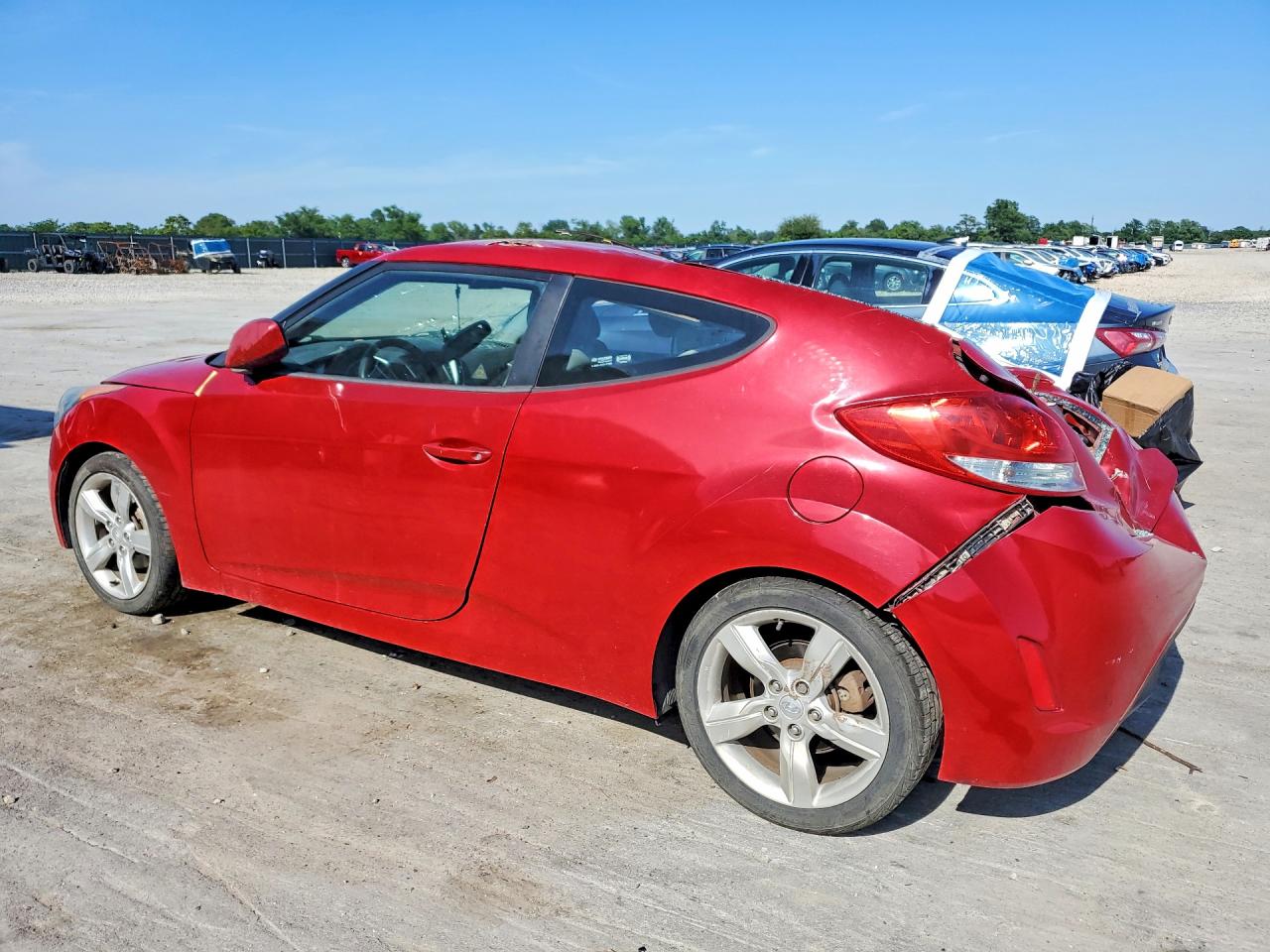 2012 Hyundai Veloster Base Red vin: KMHTC6AD2CU041747