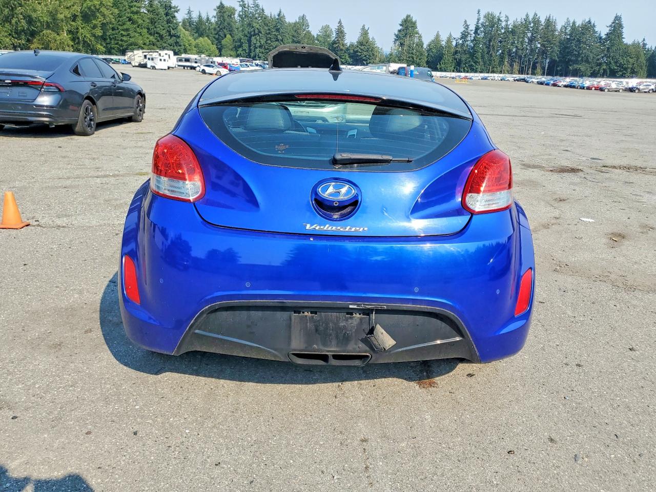 2012 Hyundai Veloster Base Blue vin: KMHTC6AD2CU046981
