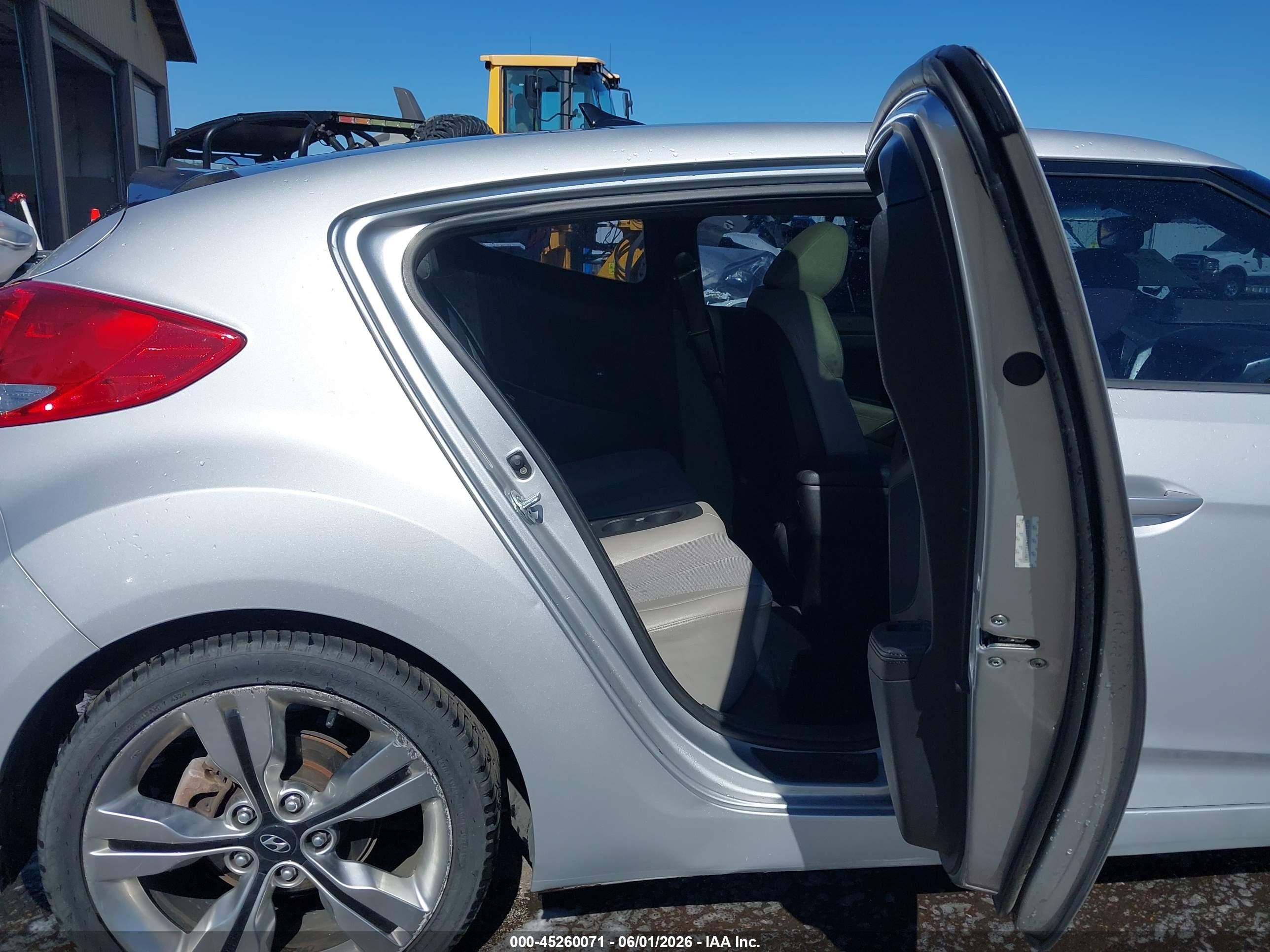 2012 Hyundai Veloster Base W/gray Silver vin: KMHTC6AD2CU053039