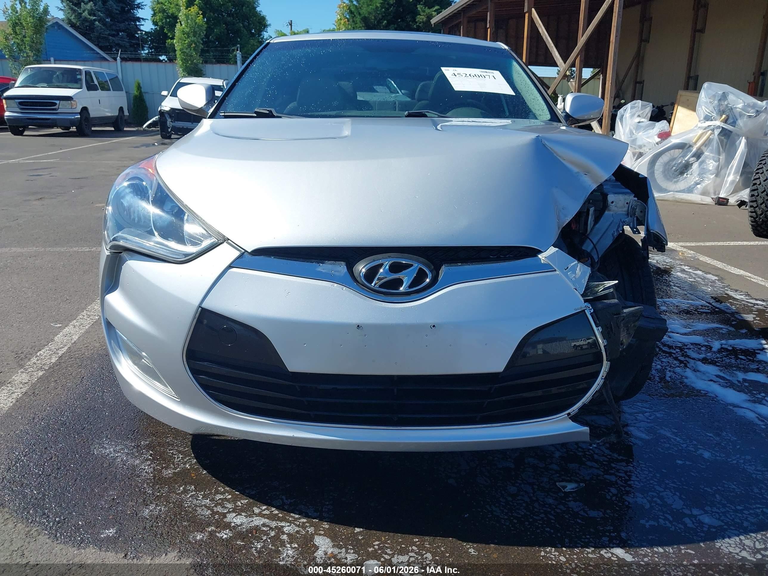 2012 Hyundai Veloster Base W/gray Silver vin: KMHTC6AD2CU053039
