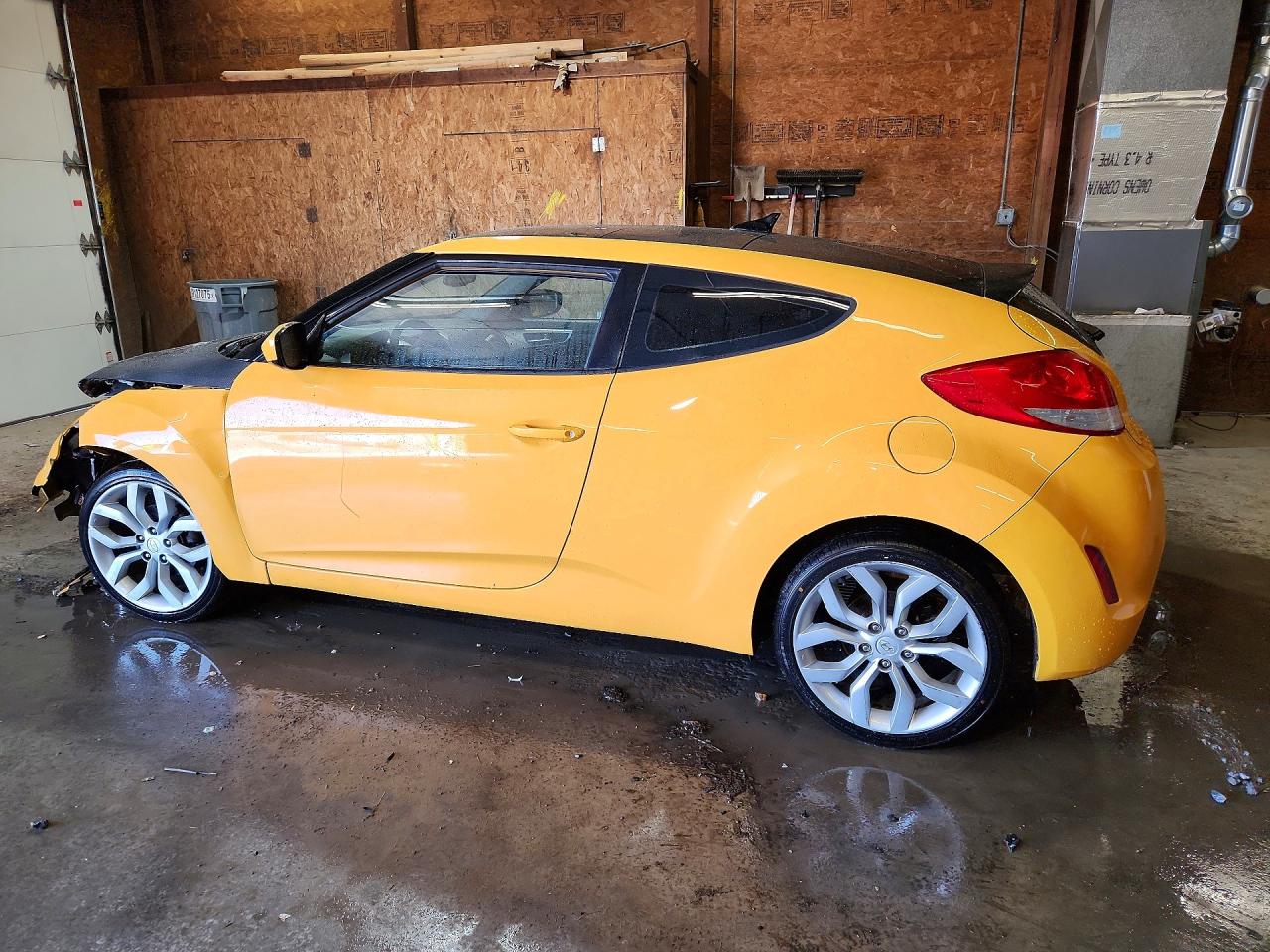 2012 Hyundai Veloster Base Gold vin: KMHTC6AD2CU078667