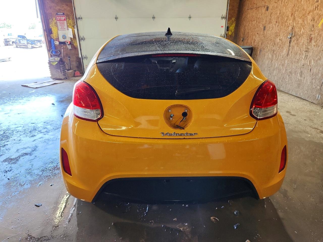 2012 Hyundai Veloster Base Gold vin: KMHTC6AD2CU078667