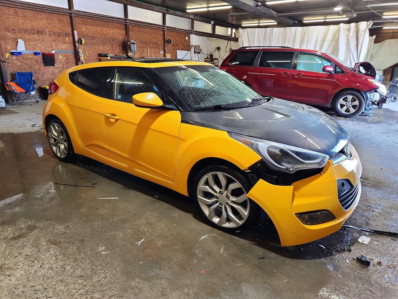 2012 Hyundai Veloster Base Gold vin: KMHTC6AD2CU078667