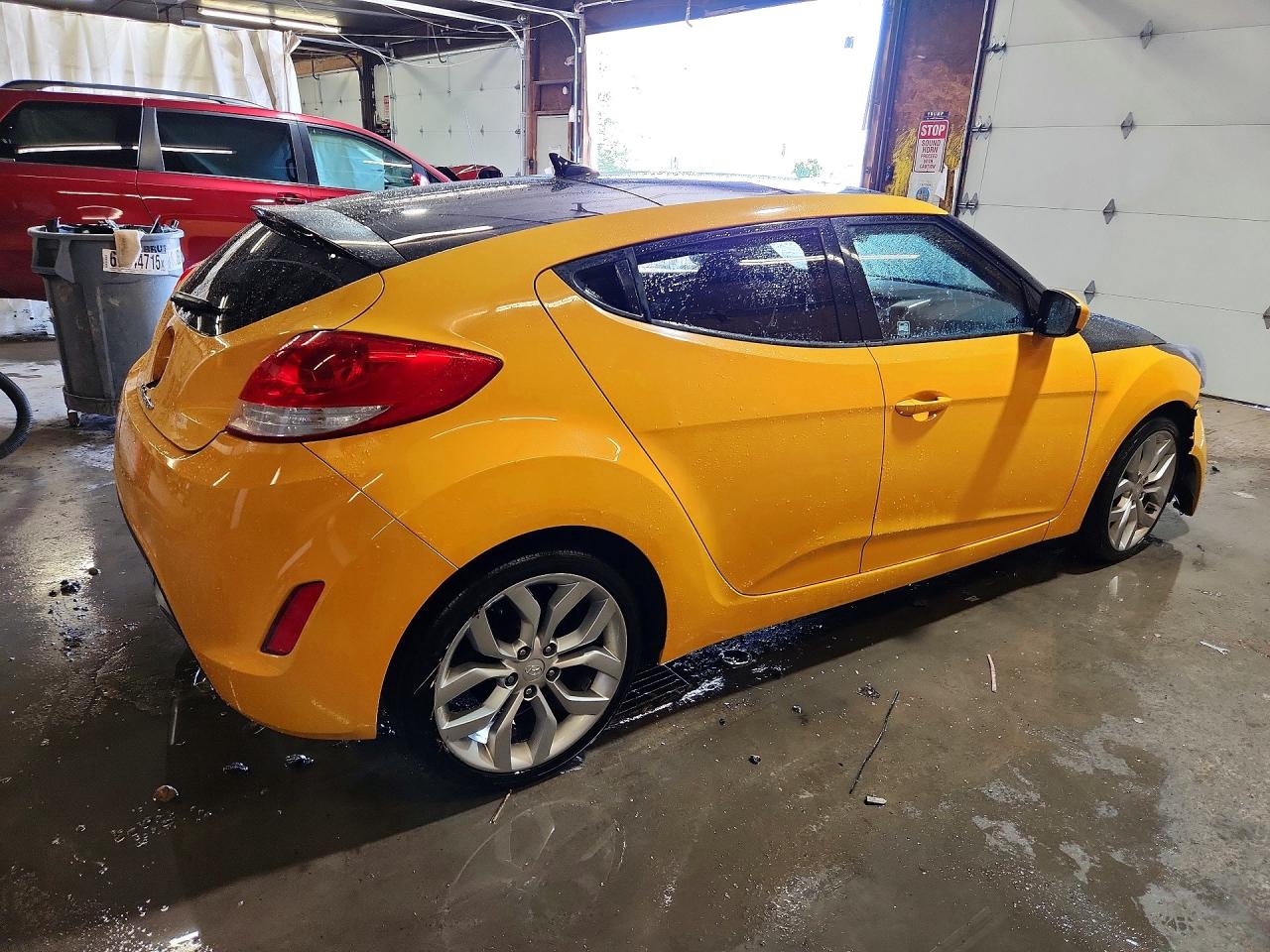 2012 Hyundai Veloster Base Gold vin: KMHTC6AD2CU078667