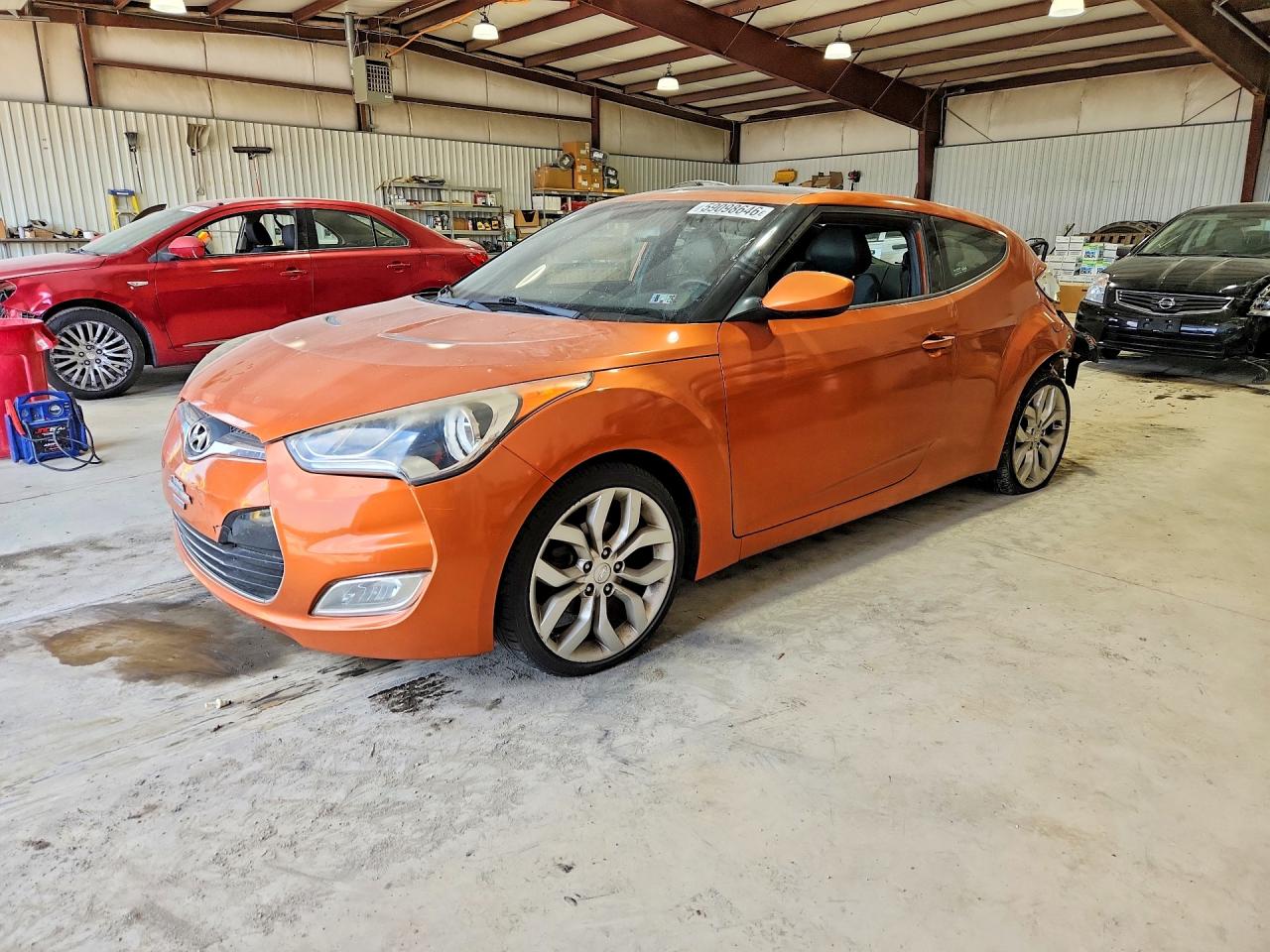 2013 Hyundai Veloster Base Orange vin: KMHTC6AD2DU087127