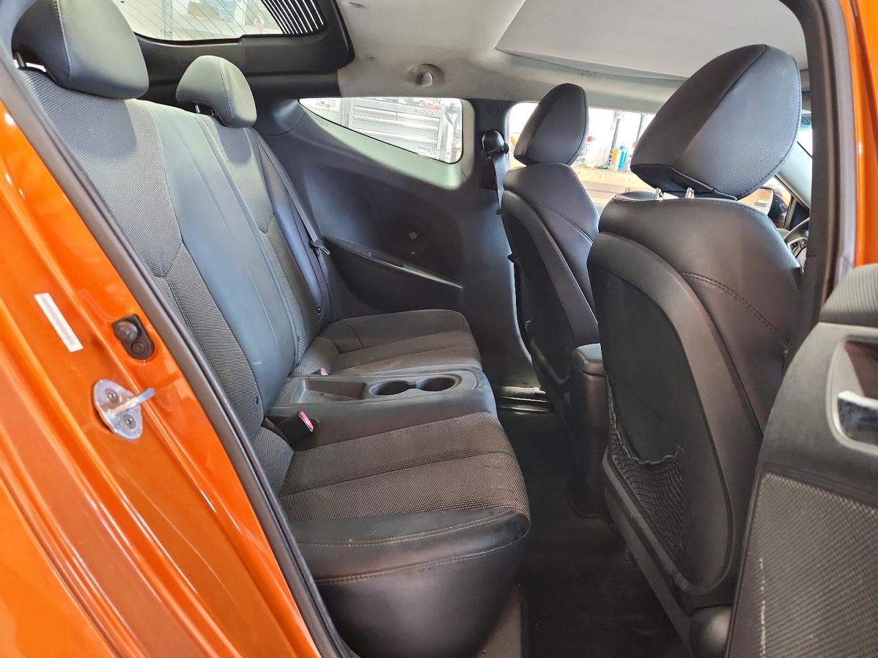2013 Hyundai Veloster Base Orange vin: KMHTC6AD2DU087127