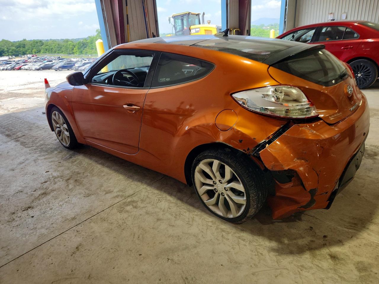 2013 Hyundai Veloster Base Orange vin: KMHTC6AD2DU087127