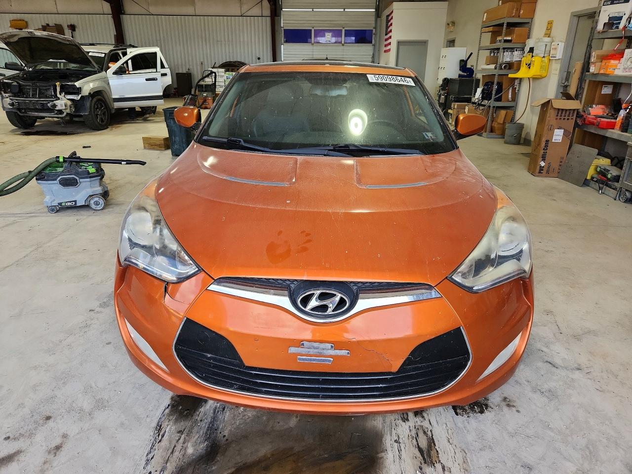 2013 Hyundai Veloster Base Orange vin: KMHTC6AD2DU087127