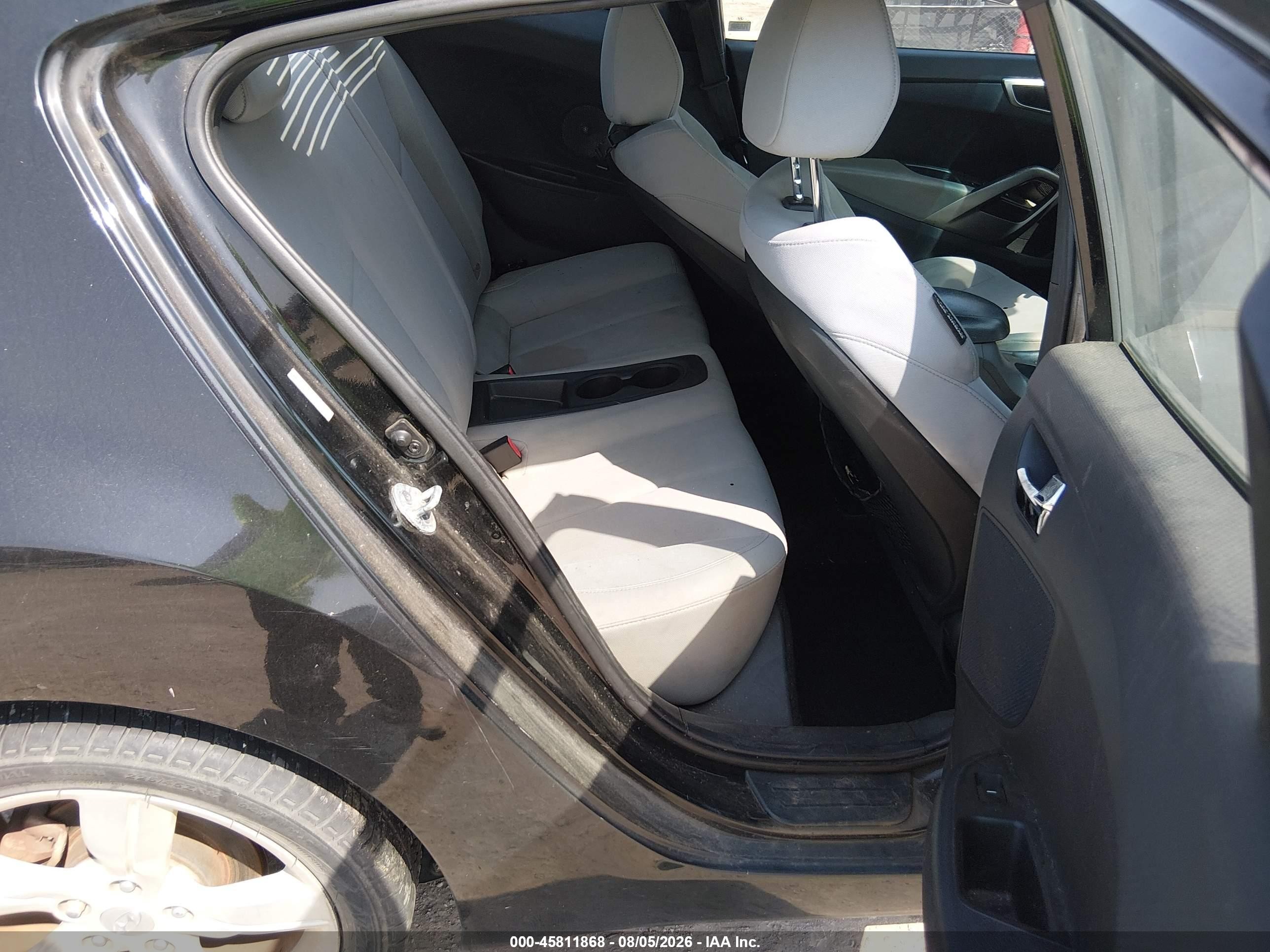 2013 Hyundai Veloster Base W/gray Black vin: KMHTC6AD2DU090383