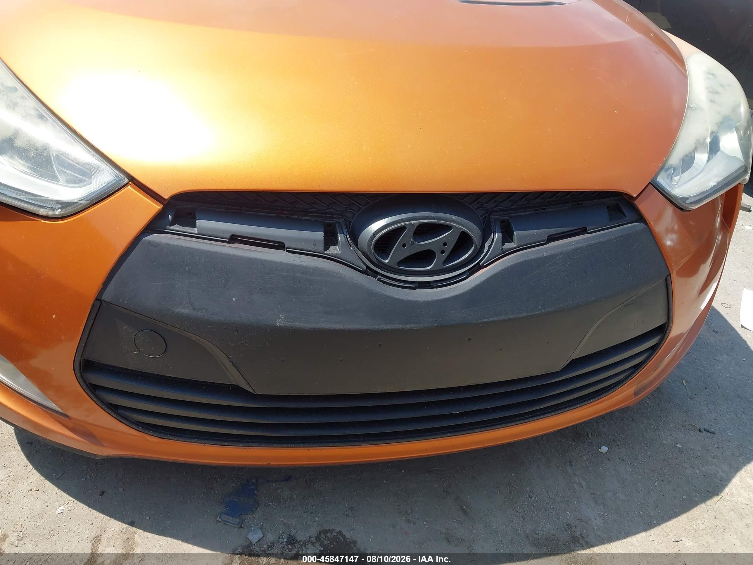 2013 Hyundai Veloster Base W/black Orange vin: KMHTC6AD2DU093252