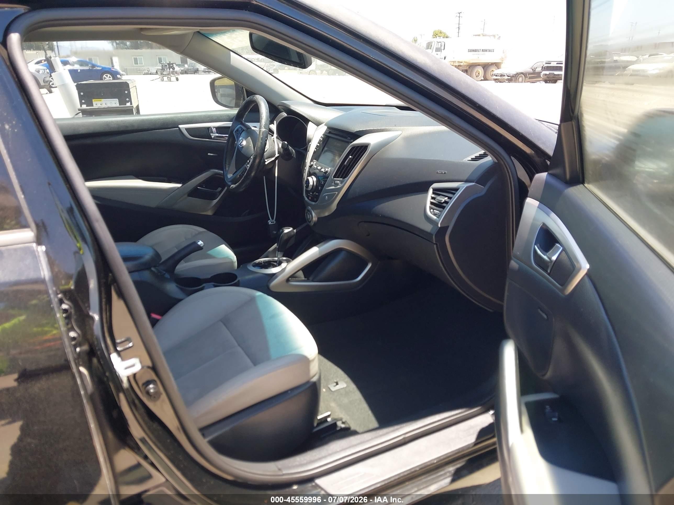 2013 Hyundai Veloster Base W/gray Black vin: KMHTC6AD2DU098032