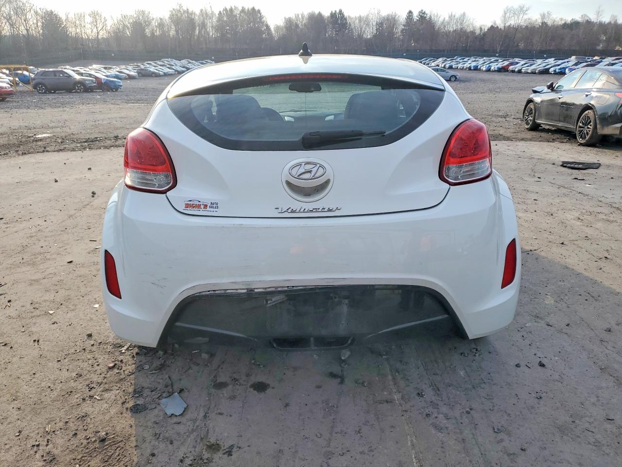 2013 Hyundai Veloster Base White vin: KMHTC6AD2DU110938