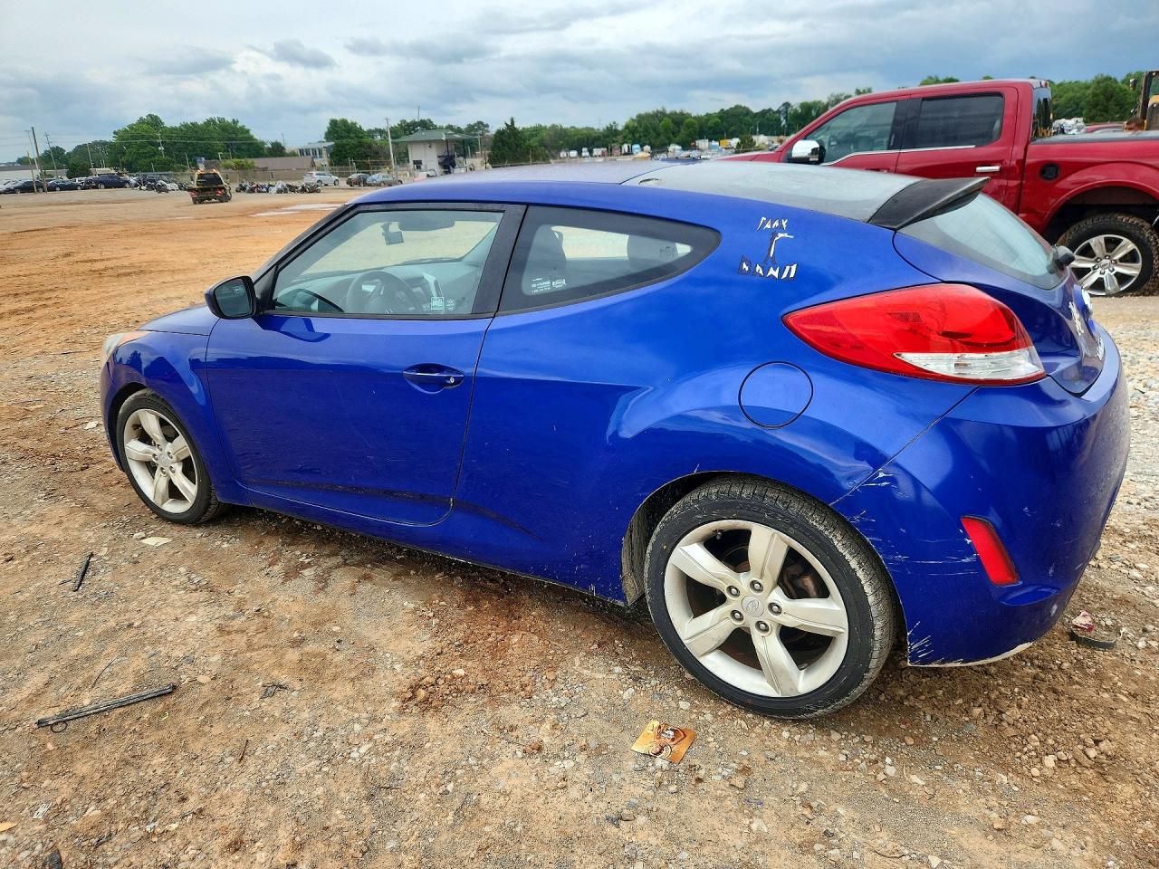 2013 Hyundai Veloster Base Blue vin: KMHTC6AD2DU116383