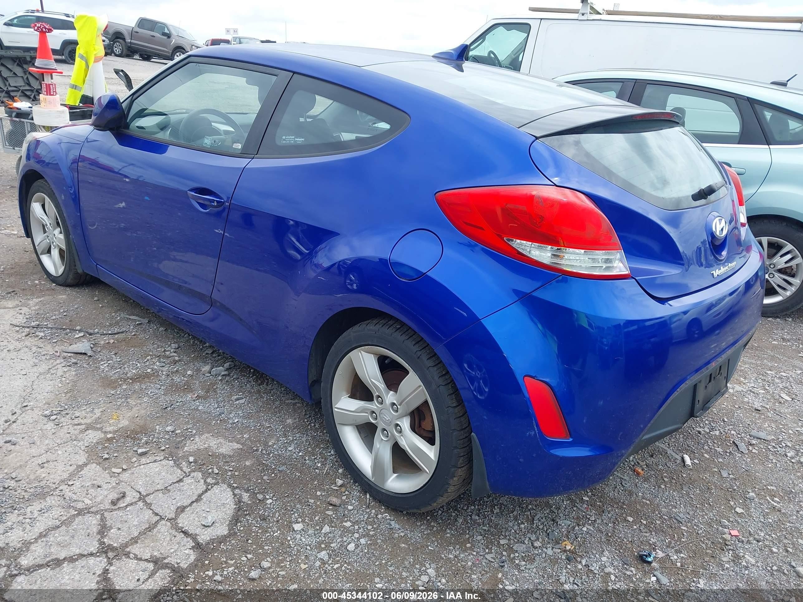 2013 Hyundai Veloster Base W/black Blue vin: KMHTC6AD2DU126668