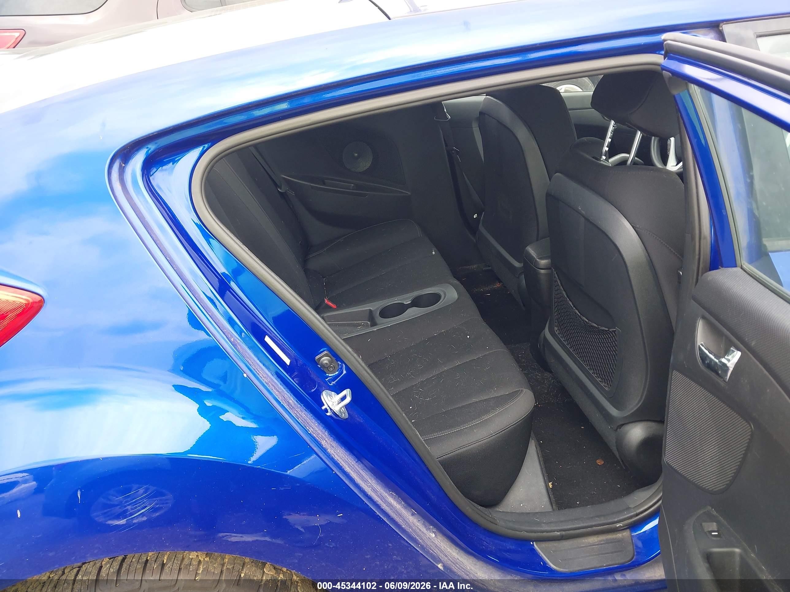 2013 Hyundai Veloster Base W/black Blue vin: KMHTC6AD2DU126668