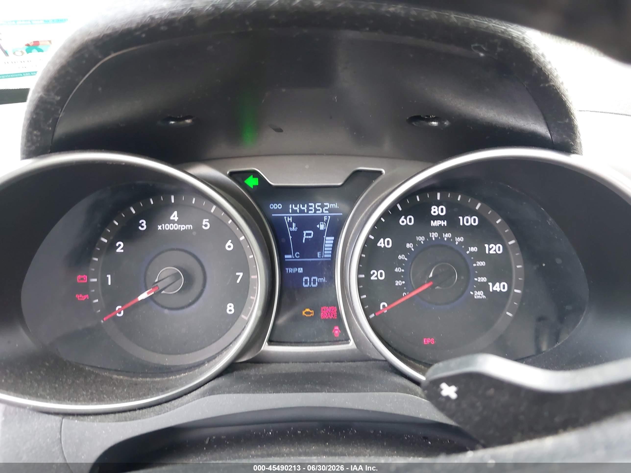 2013 Hyundai Veloster Base W/black White vin: KMHTC6AD2DU141333