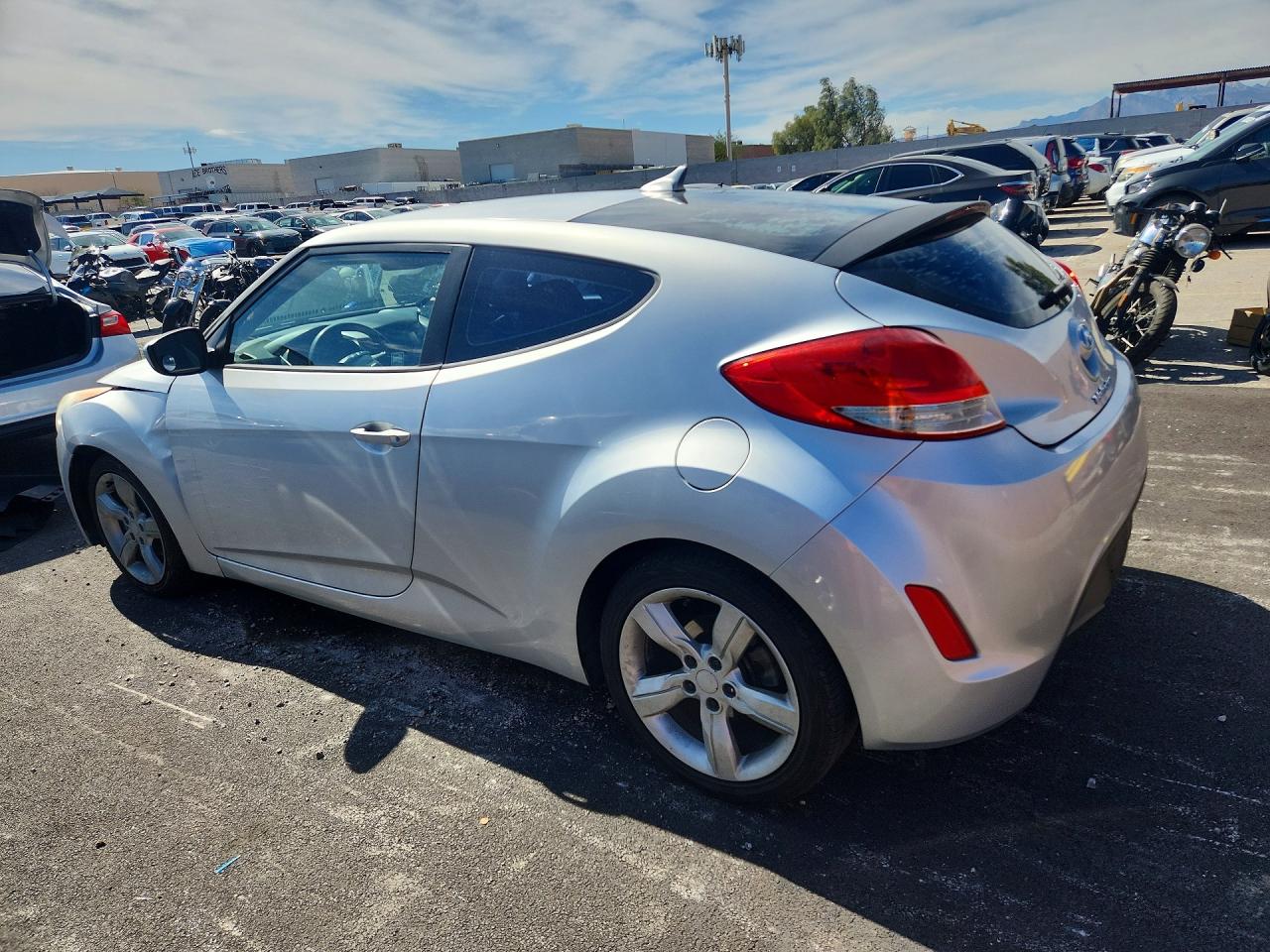 2013 Hyundai Veloster Base Silver vin: KMHTC6AD2DU146872