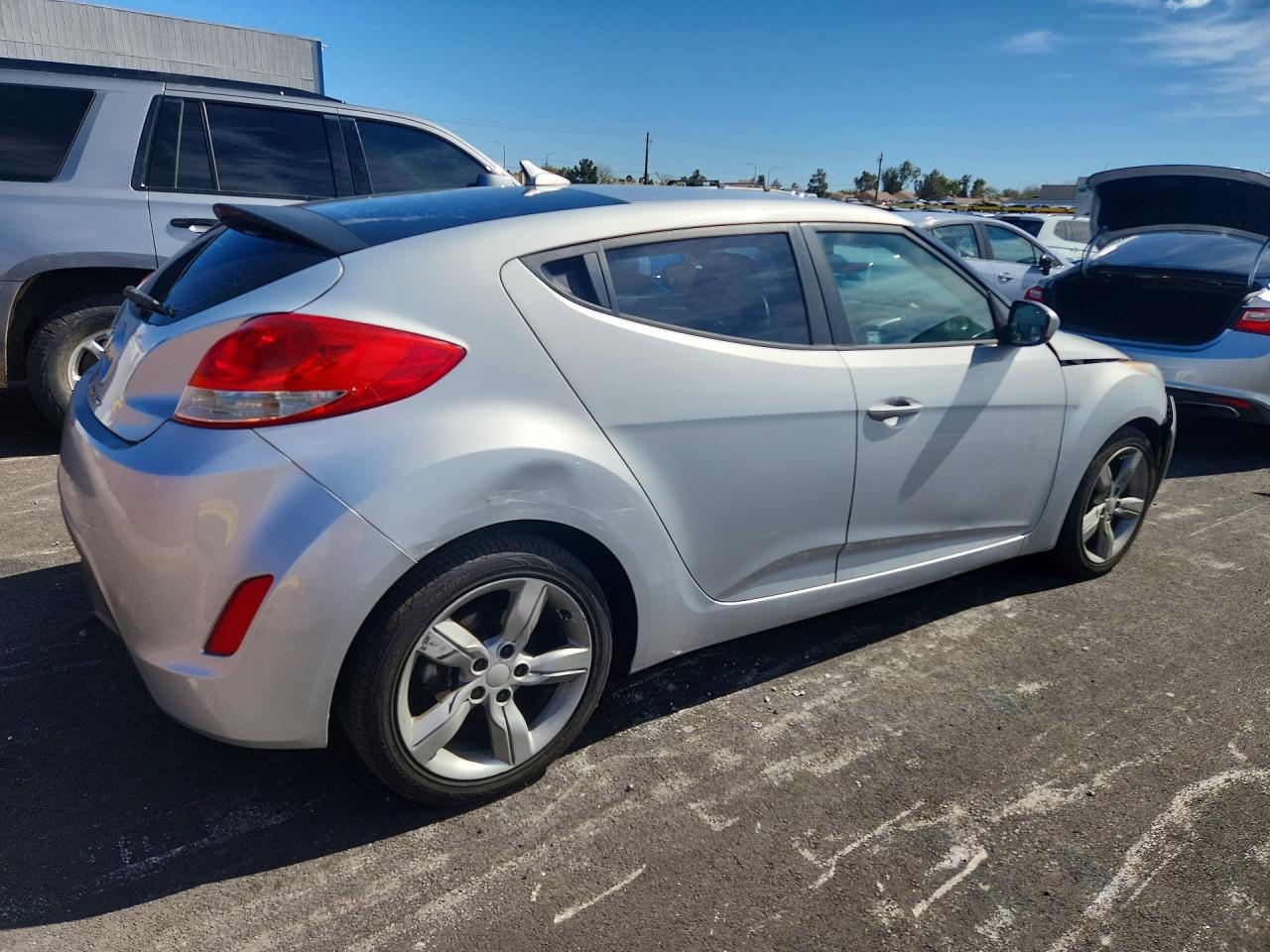 2013 Hyundai Veloster Base Silver vin: KMHTC6AD2DU146872
