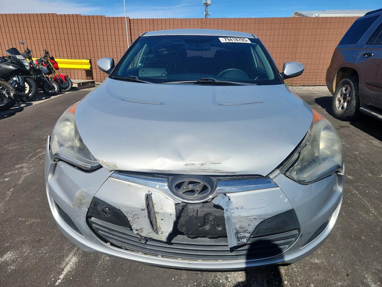 2013 Hyundai Veloster Base Silver vin: KMHTC6AD2DU146872