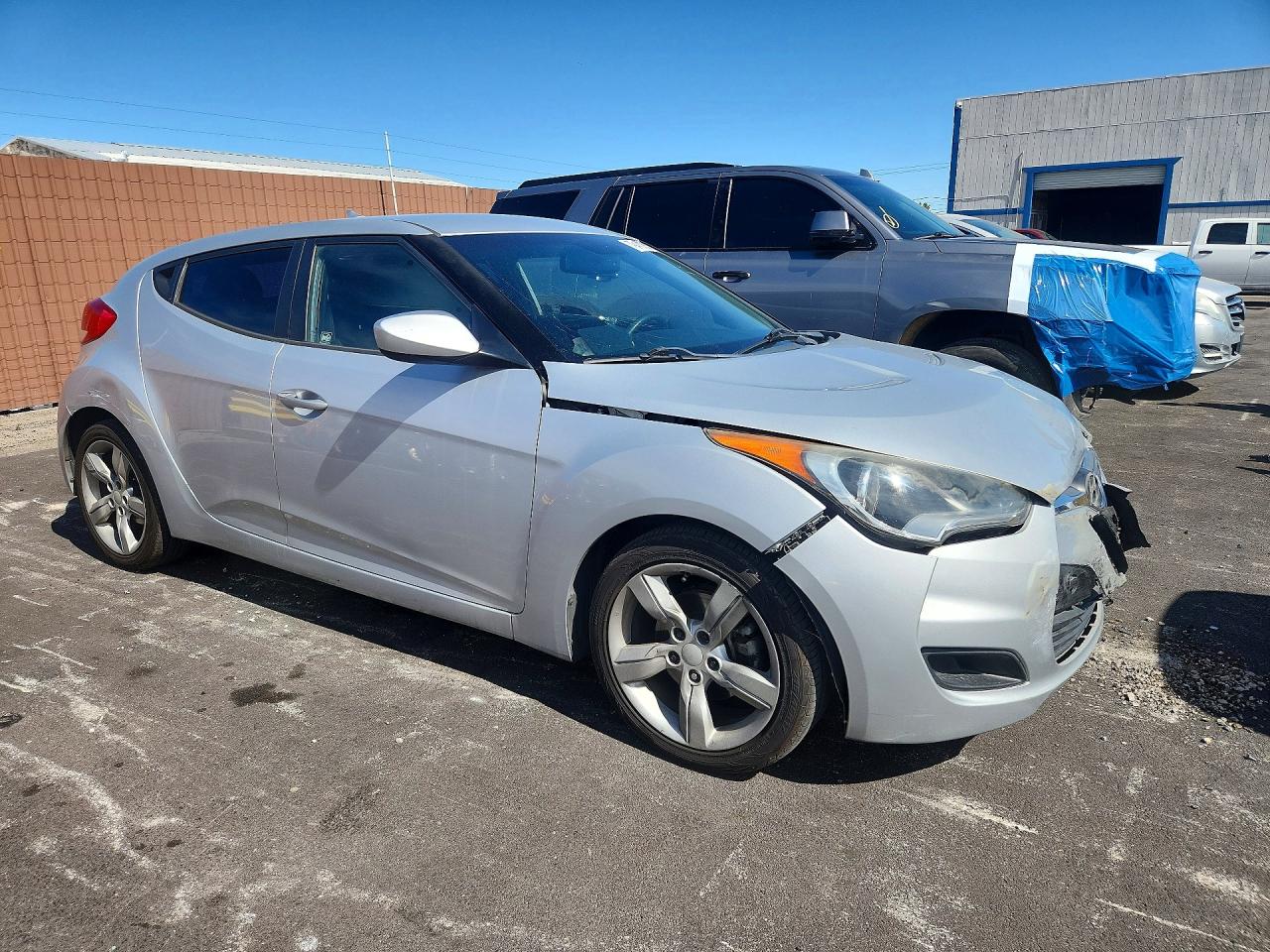 2013 Hyundai Veloster Base Silver vin: KMHTC6AD2DU146872