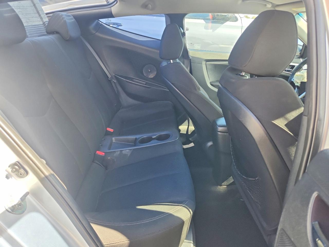 2013 Hyundai Veloster Base Silver vin: KMHTC6AD2DU146872