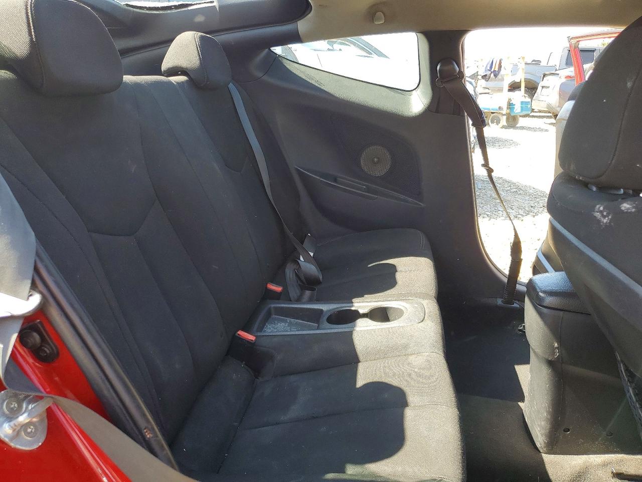 2013 Hyundai Veloster Base Red vin: KMHTC6AD2DU169746