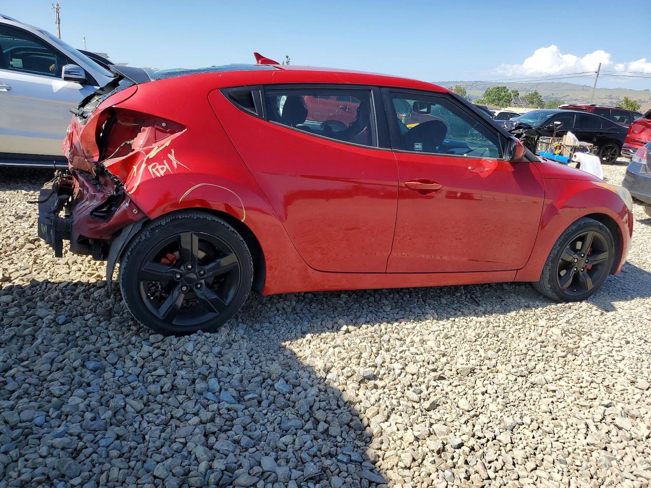 2013 Hyundai Veloster Base Red vin: KMHTC6AD2DU169746