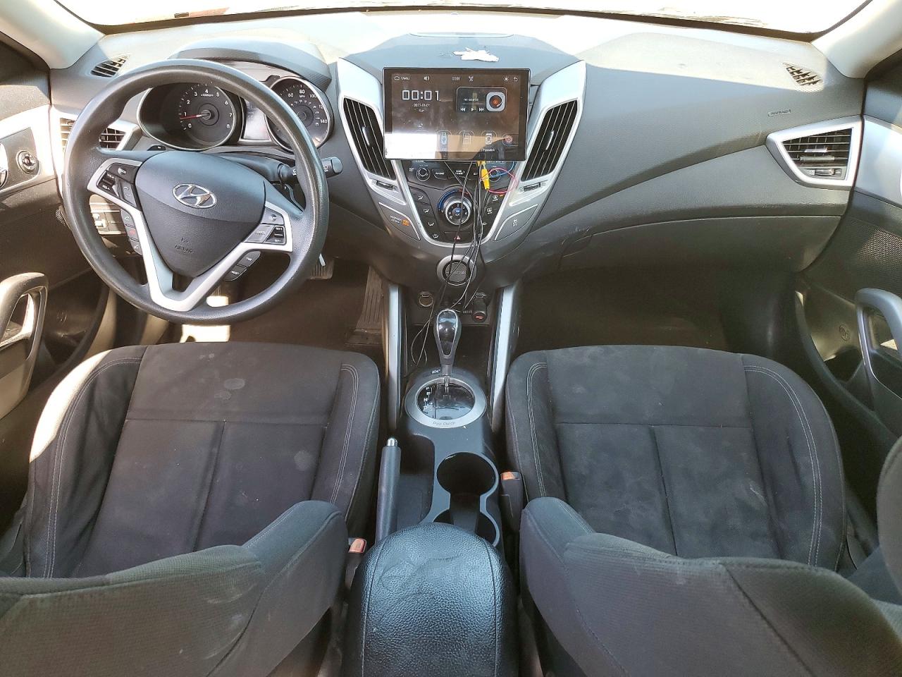 2013 Hyundai Veloster Base Red vin: KMHTC6AD2DU169746