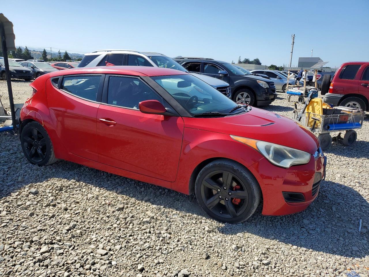 2013 Hyundai Veloster Base Red vin: KMHTC6AD2DU169746