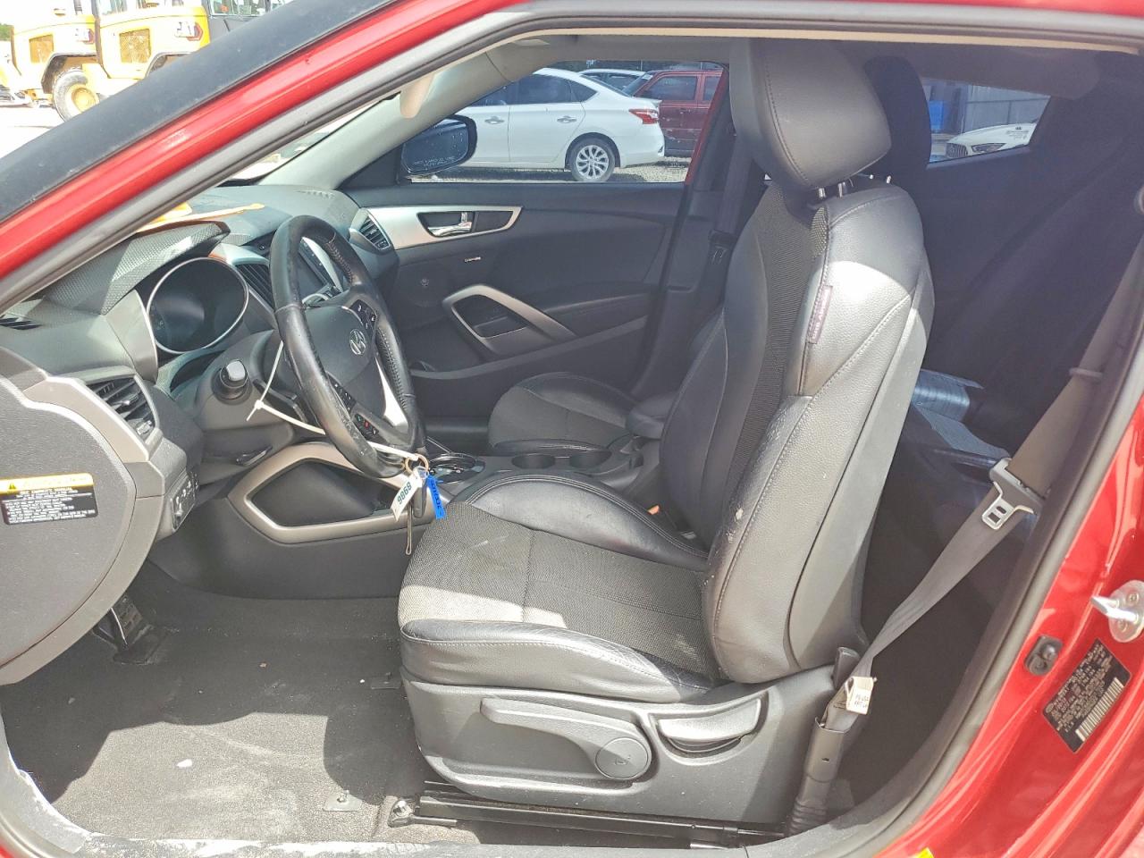2013 Hyundai Veloster Base Red vin: KMHTC6AD2DU170329