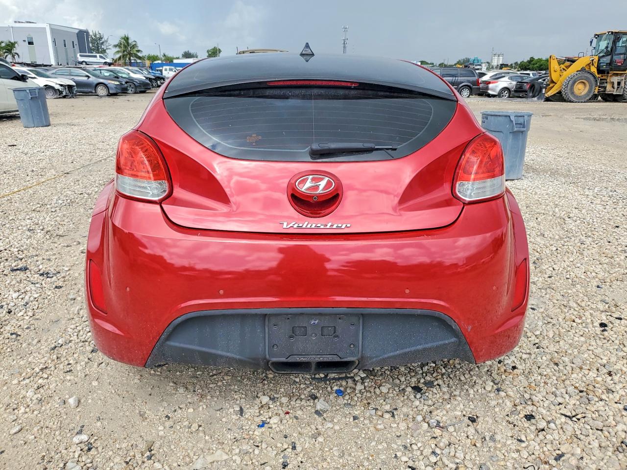 2013 Hyundai Veloster Base Red vin: KMHTC6AD2DU170329