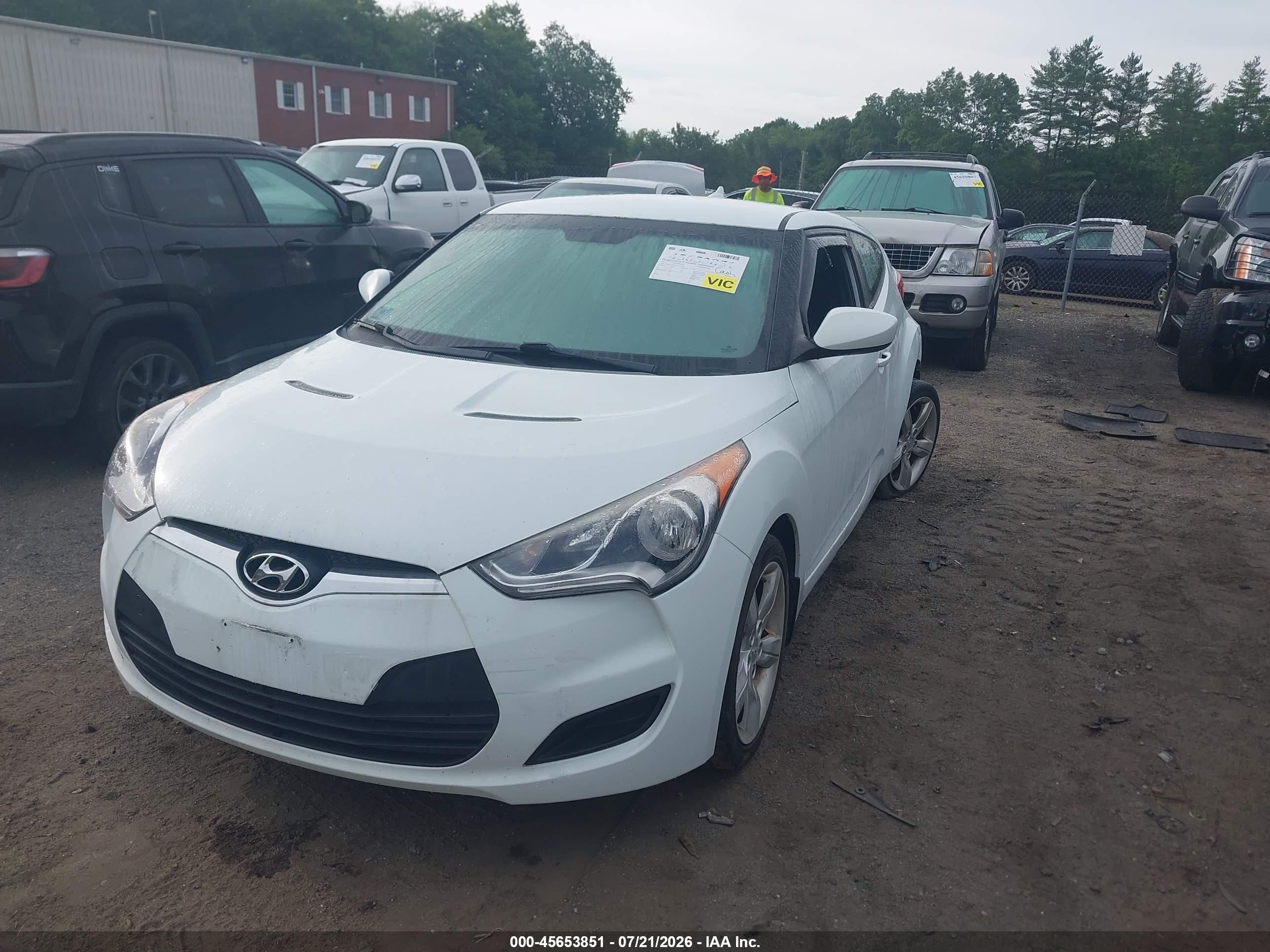 2013 Hyundai Veloster Base W/black White vin: KMHTC6AD2DU172257