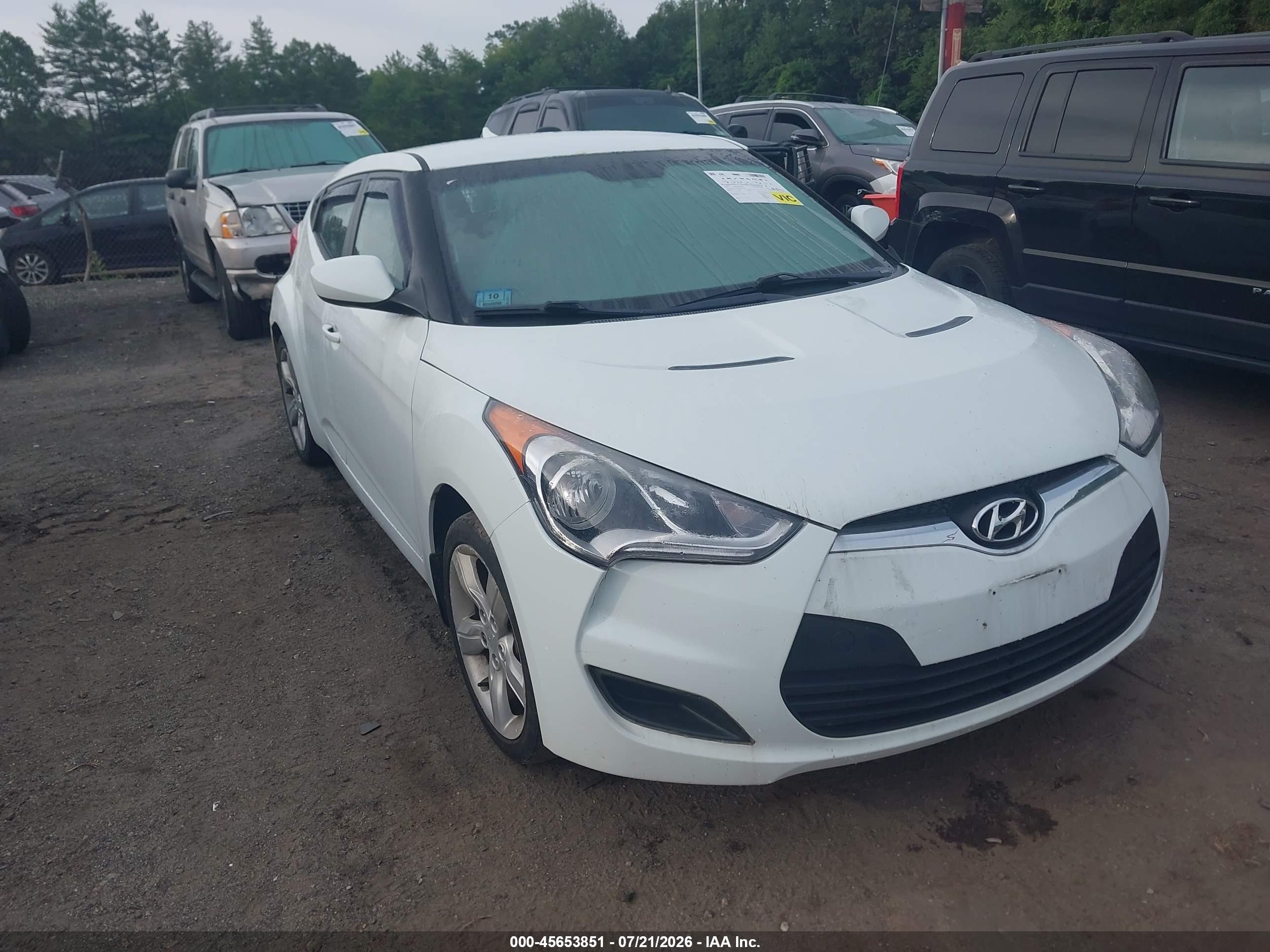 2013 Hyundai Veloster Base W/black White vin: KMHTC6AD2DU172257