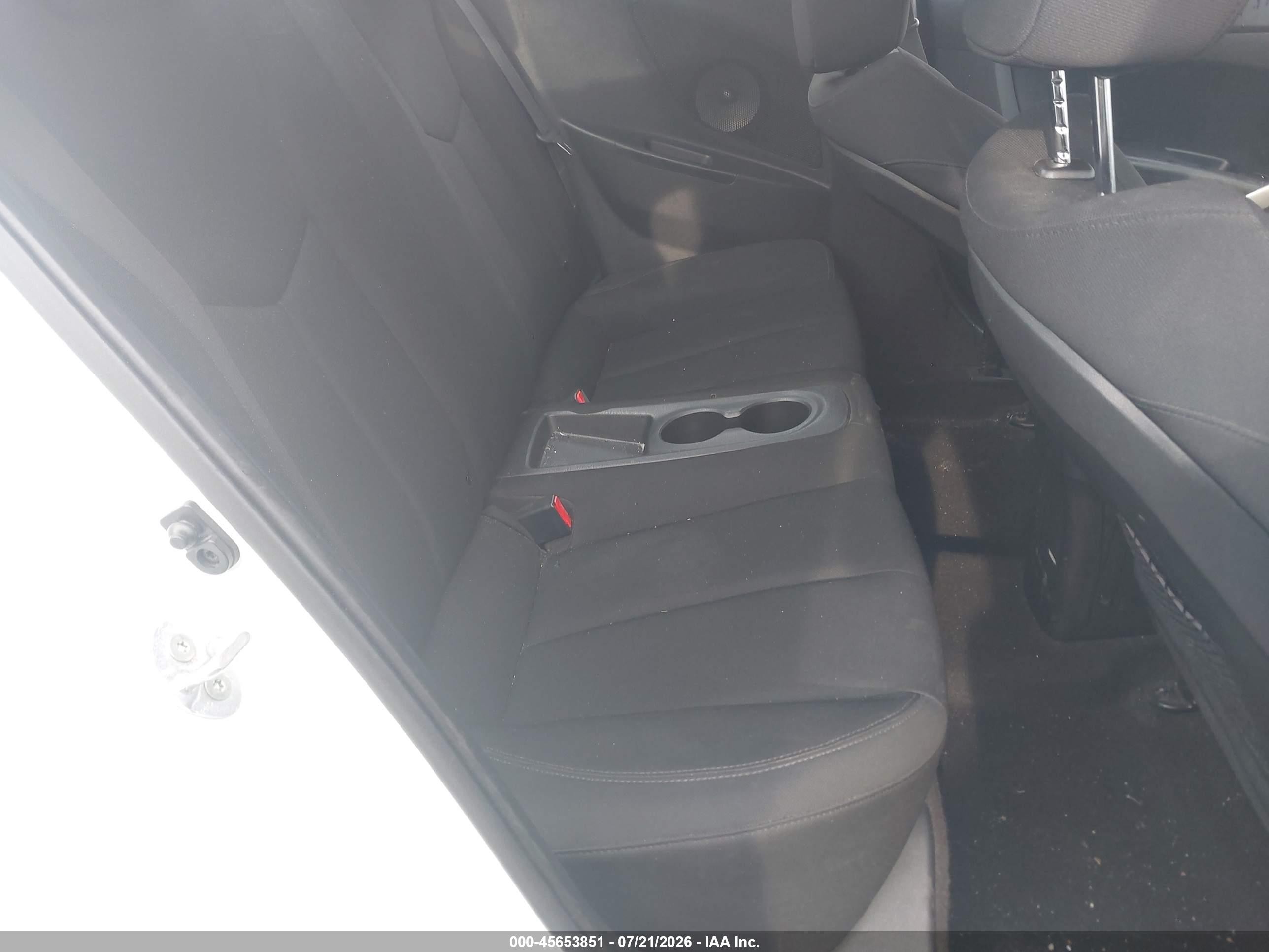 2013 Hyundai Veloster Base W/black White vin: KMHTC6AD2DU172257
