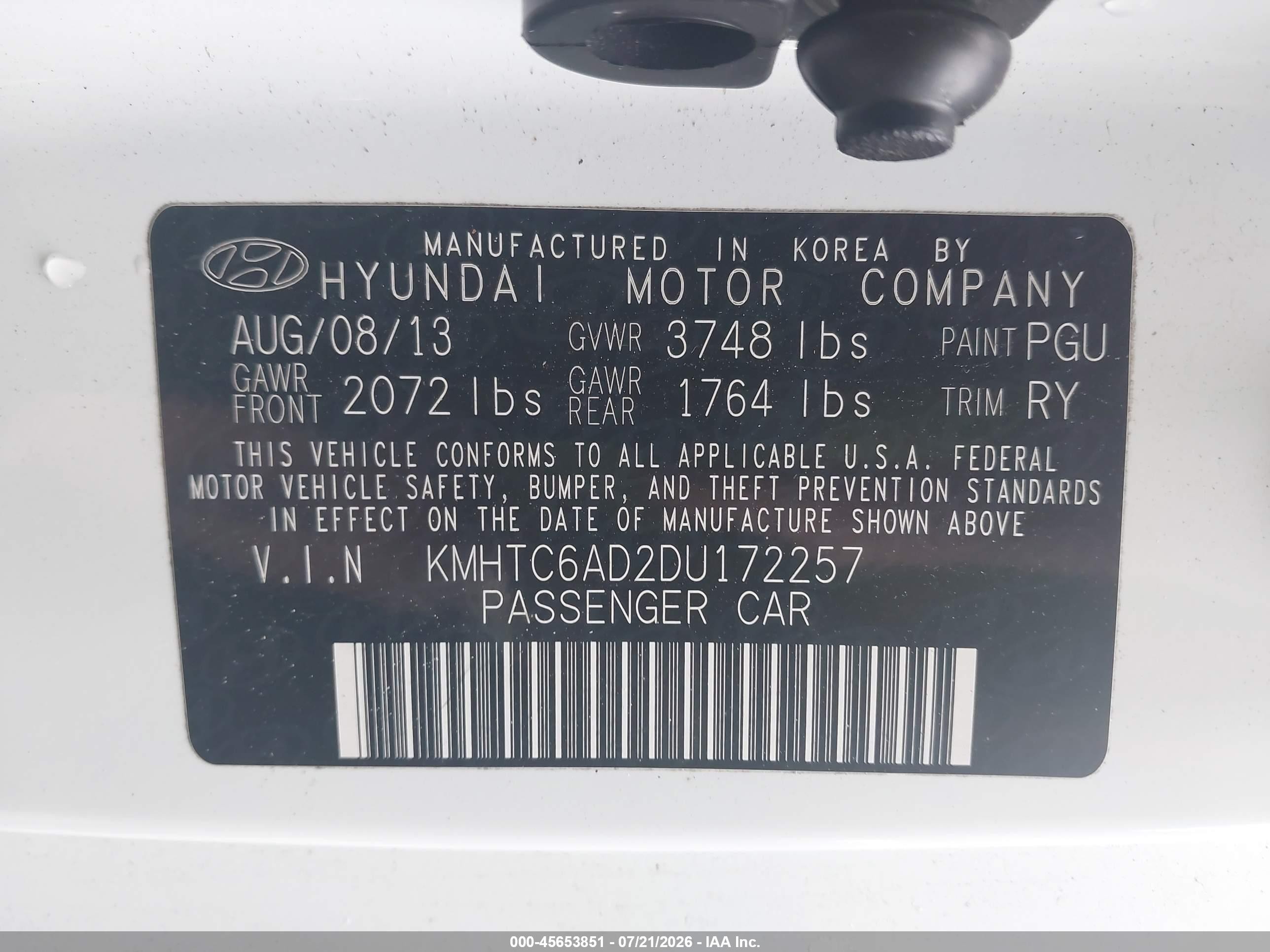 2013 Hyundai Veloster Base W/black White vin: KMHTC6AD2DU172257