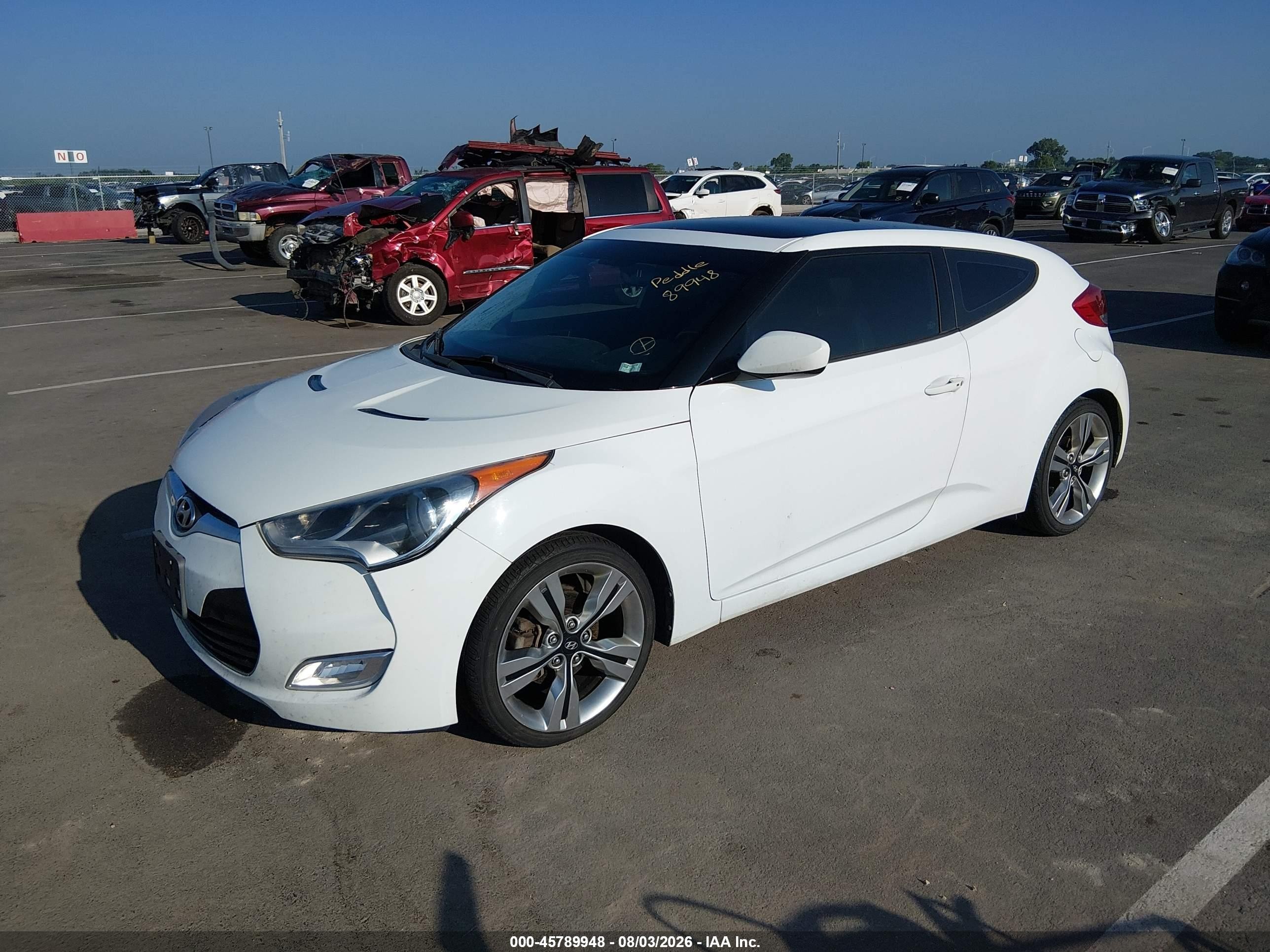 2014 Hyundai Veloster Base W/black White vin: KMHTC6AD2EU191442