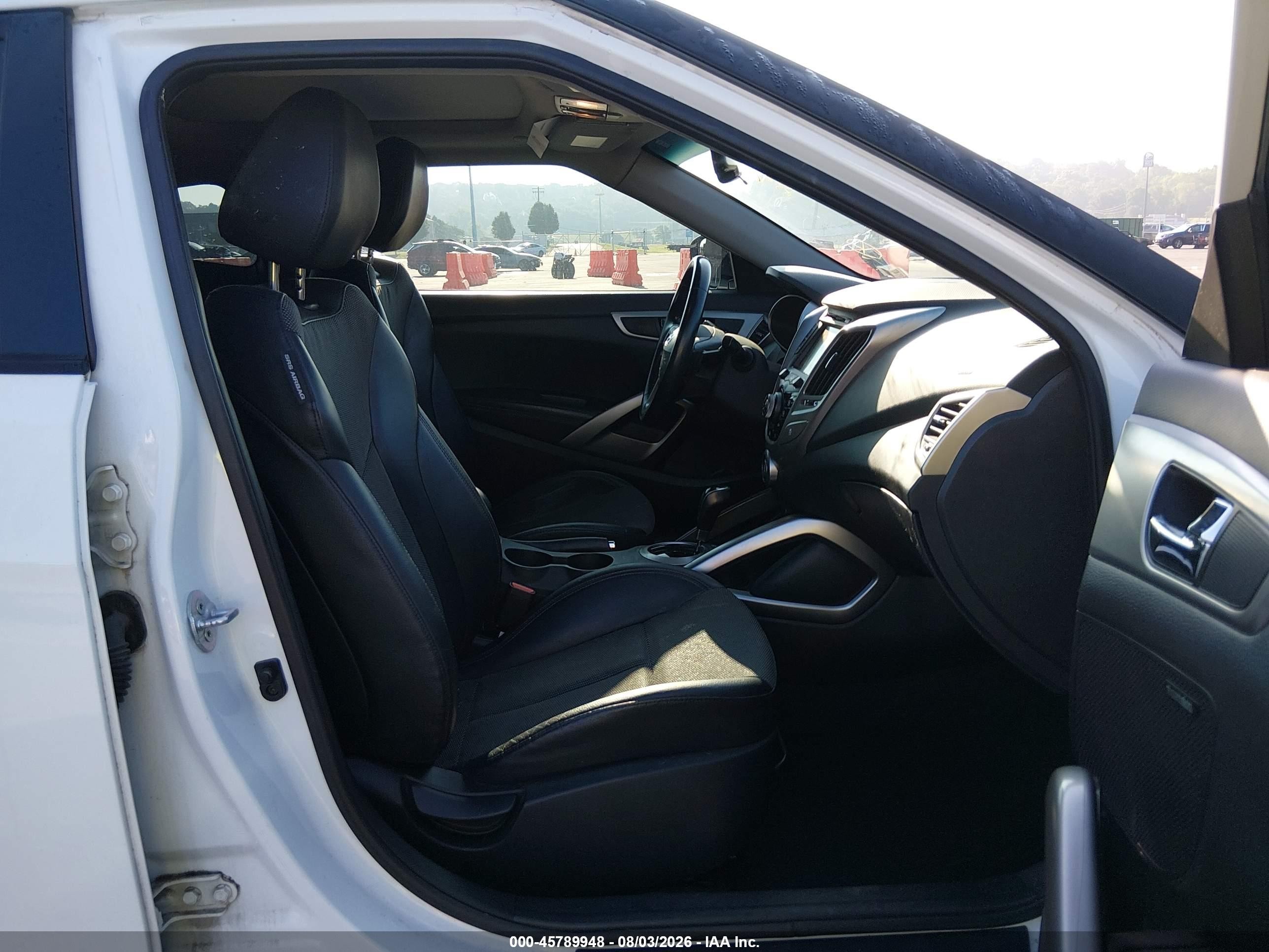 2014 Hyundai Veloster Base W/black White vin: KMHTC6AD2EU191442