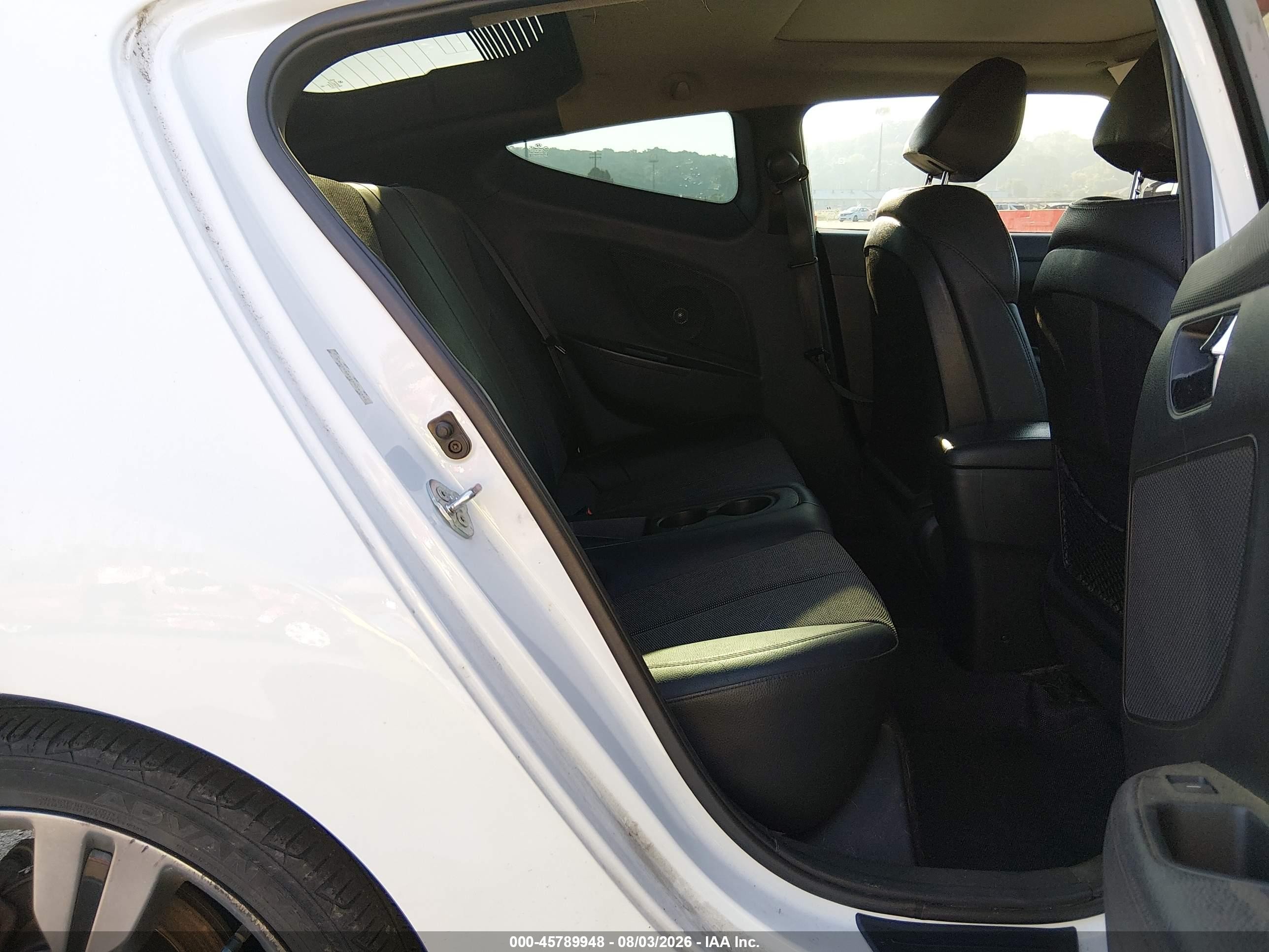 2014 Hyundai Veloster Base W/black White vin: KMHTC6AD2EU191442