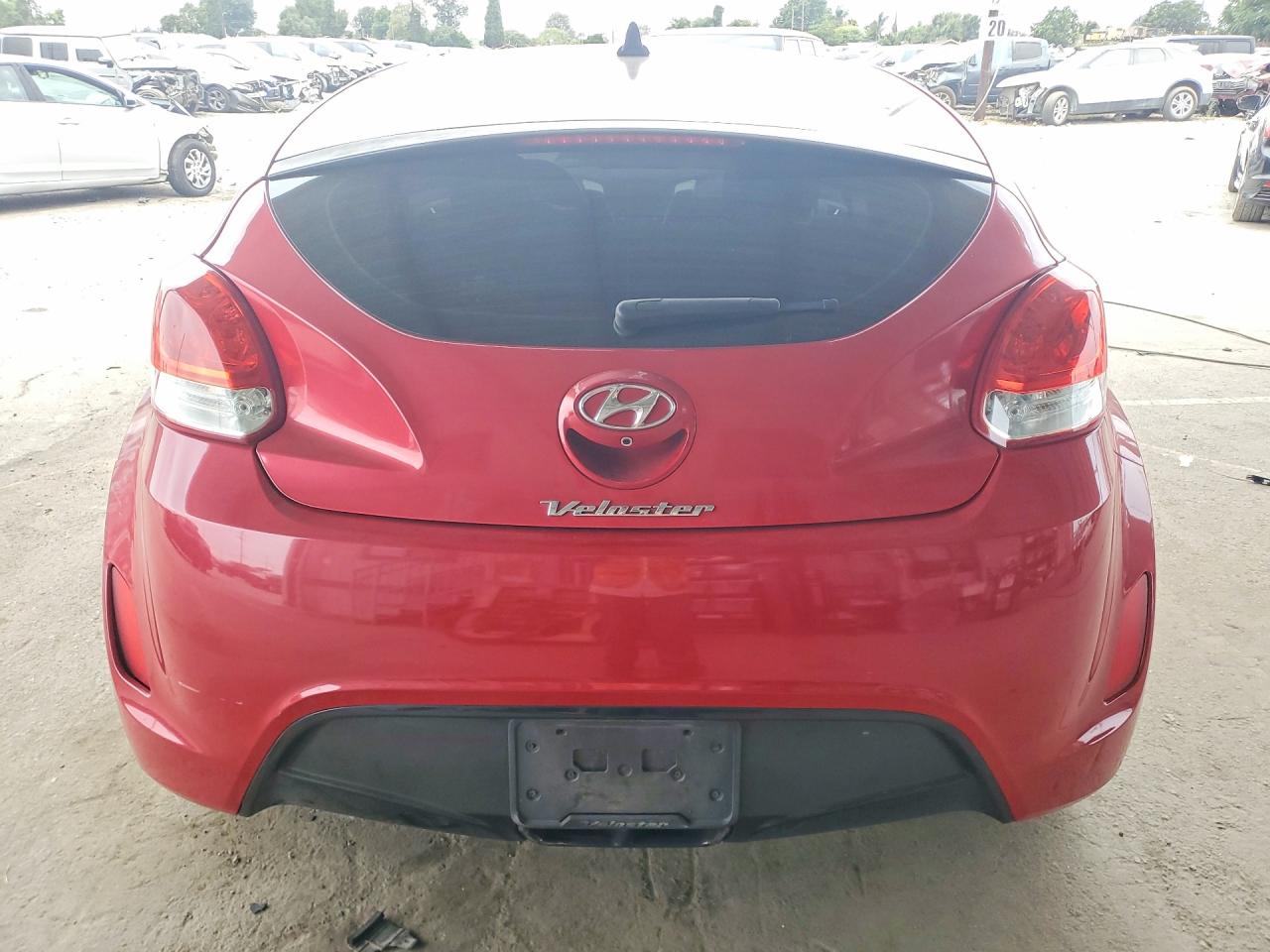 2014 Hyundai Veloster Base Red vin: KMHTC6AD2EU215318
