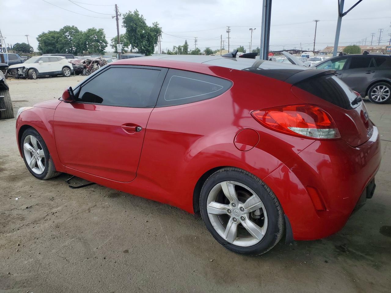 2014 Hyundai Veloster Base Red vin: KMHTC6AD2EU215318