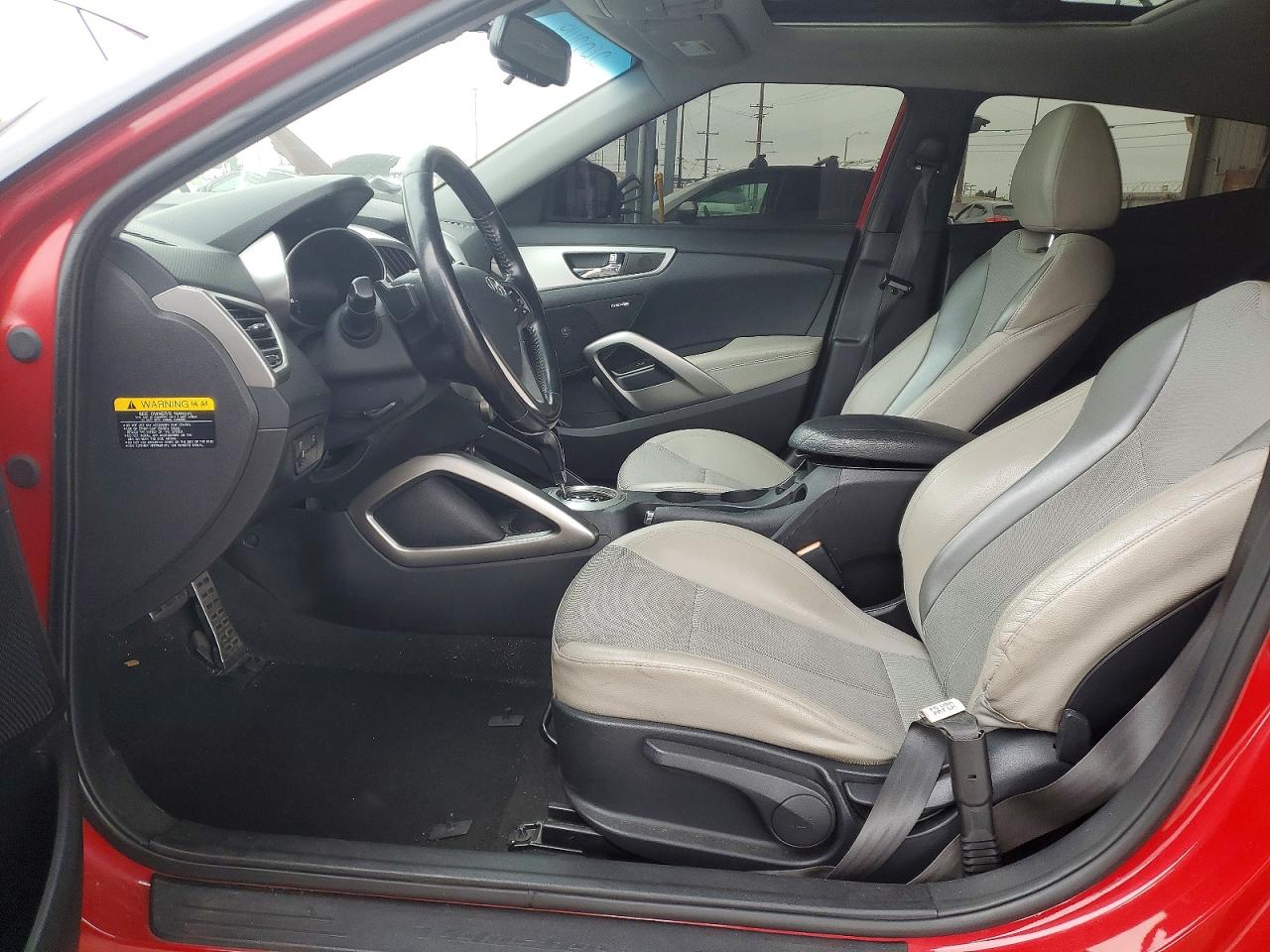 2014 Hyundai Veloster Base Red vin: KMHTC6AD2EU215318