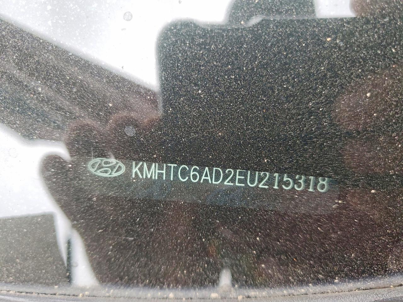2014 Hyundai Veloster Base Red vin: KMHTC6AD2EU215318