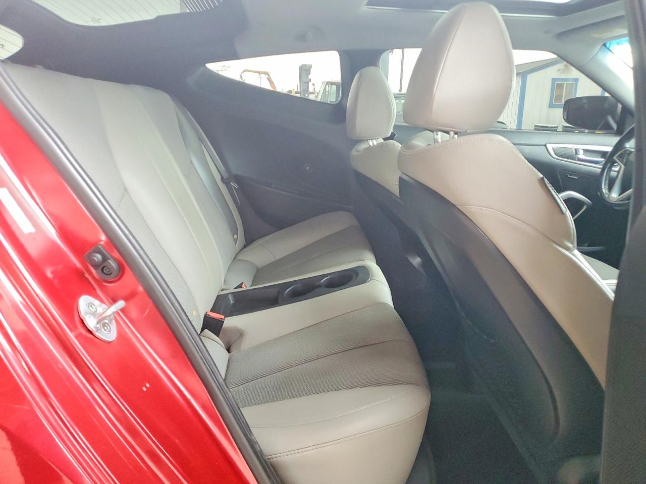 2014 Hyundai Veloster Base Red vin: KMHTC6AD2EU215318