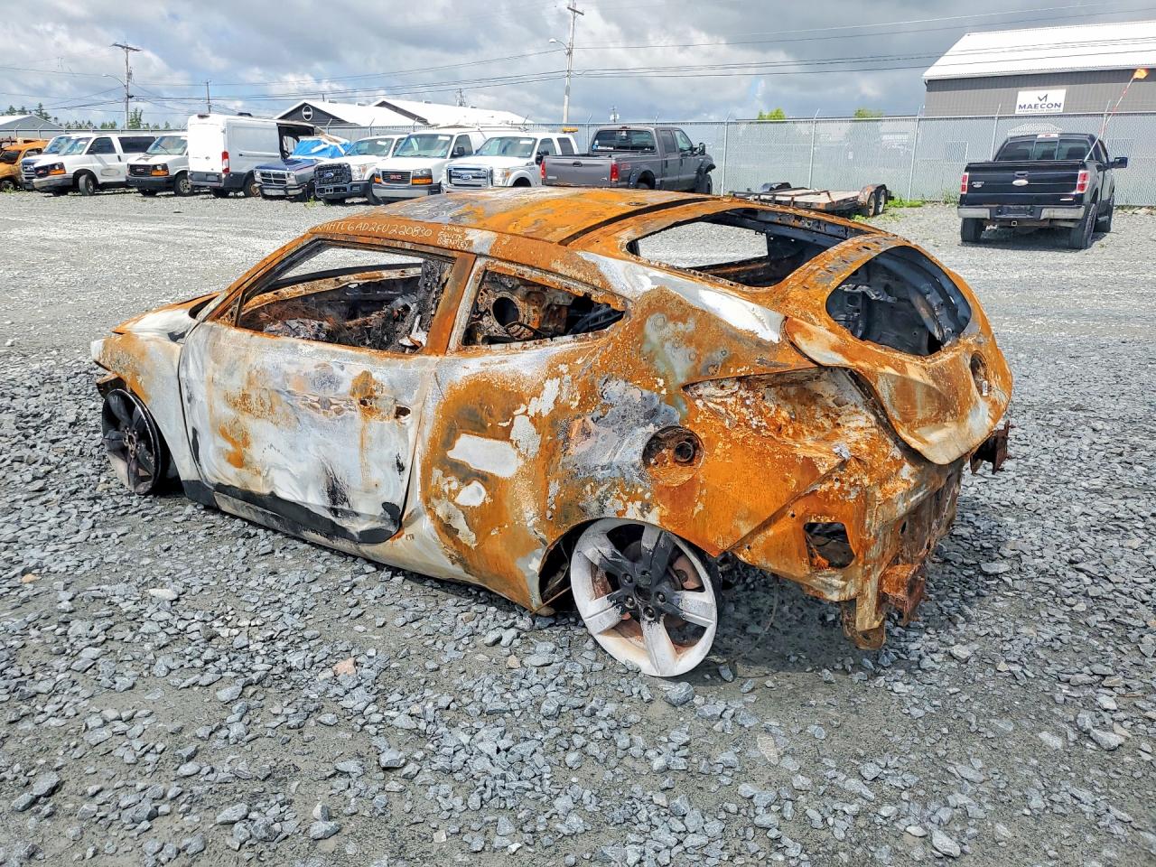 2015 Hyundai Veloster Base Burn vin: KMHTC6AD2FU220830