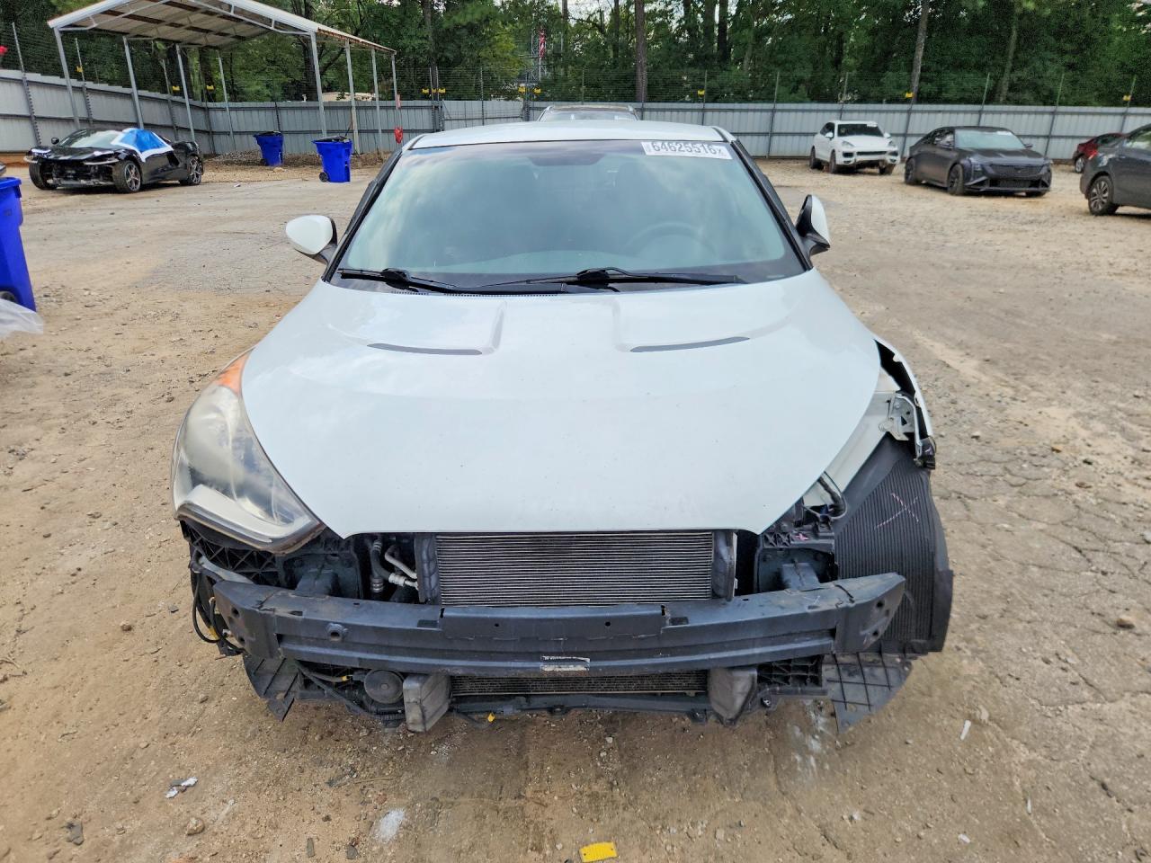 2015 Hyundai Veloster Base White vin: KMHTC6AD2FU225610