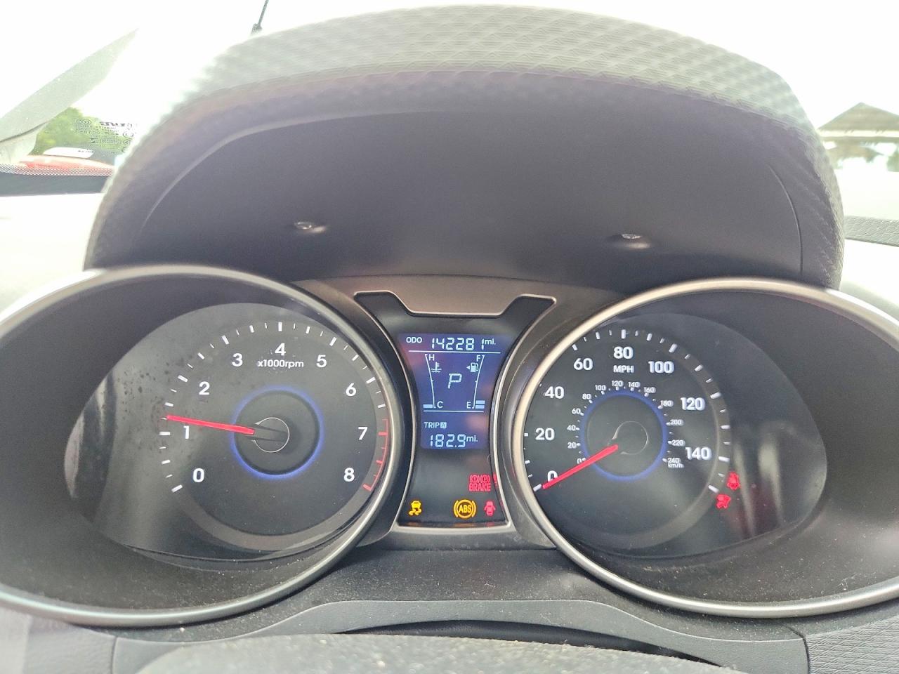 2015 Hyundai Veloster Base White vin: KMHTC6AD2FU225610