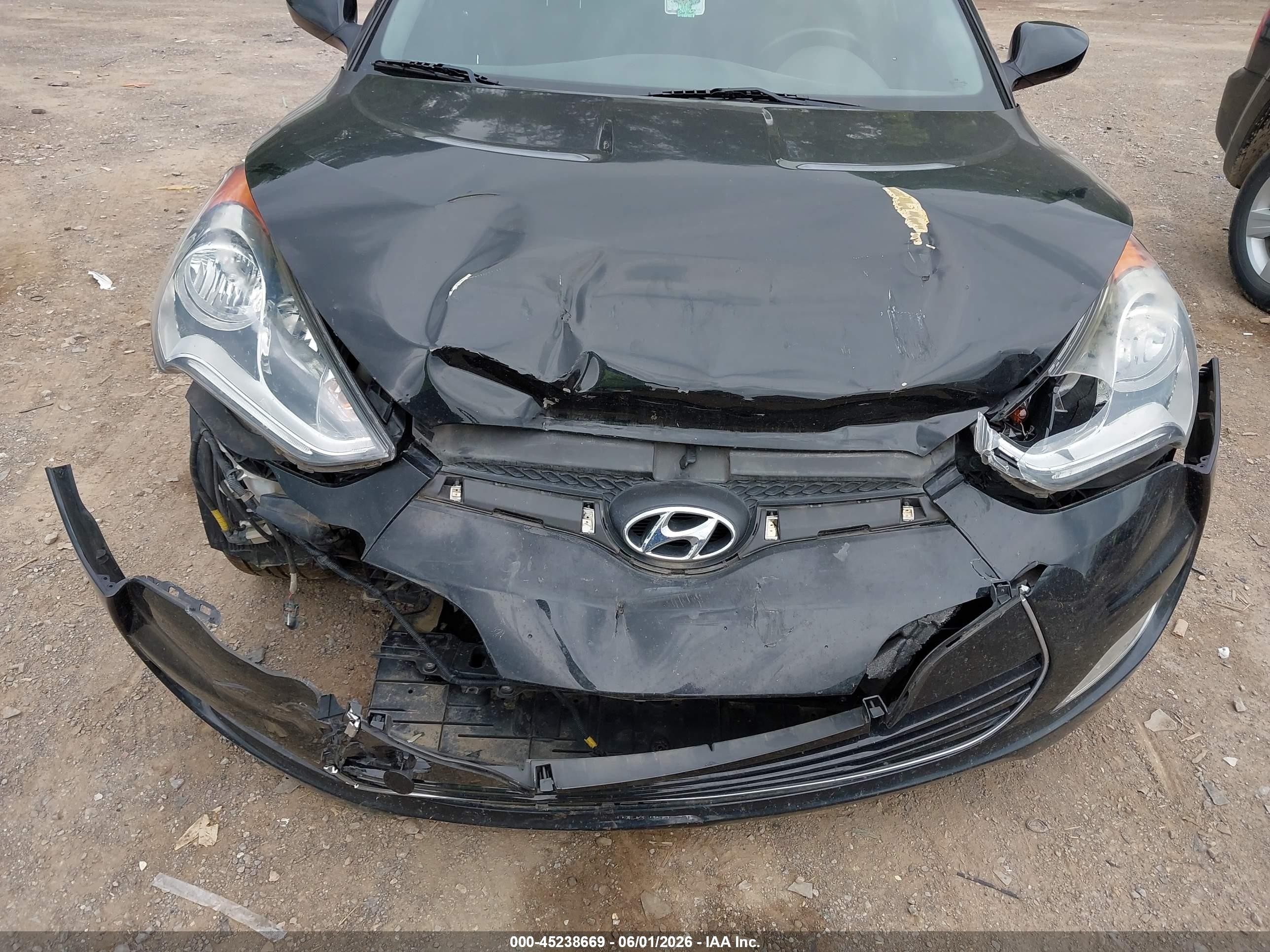 2015 Hyundai Veloster   Black vin: KMHTC6AD2FU230399