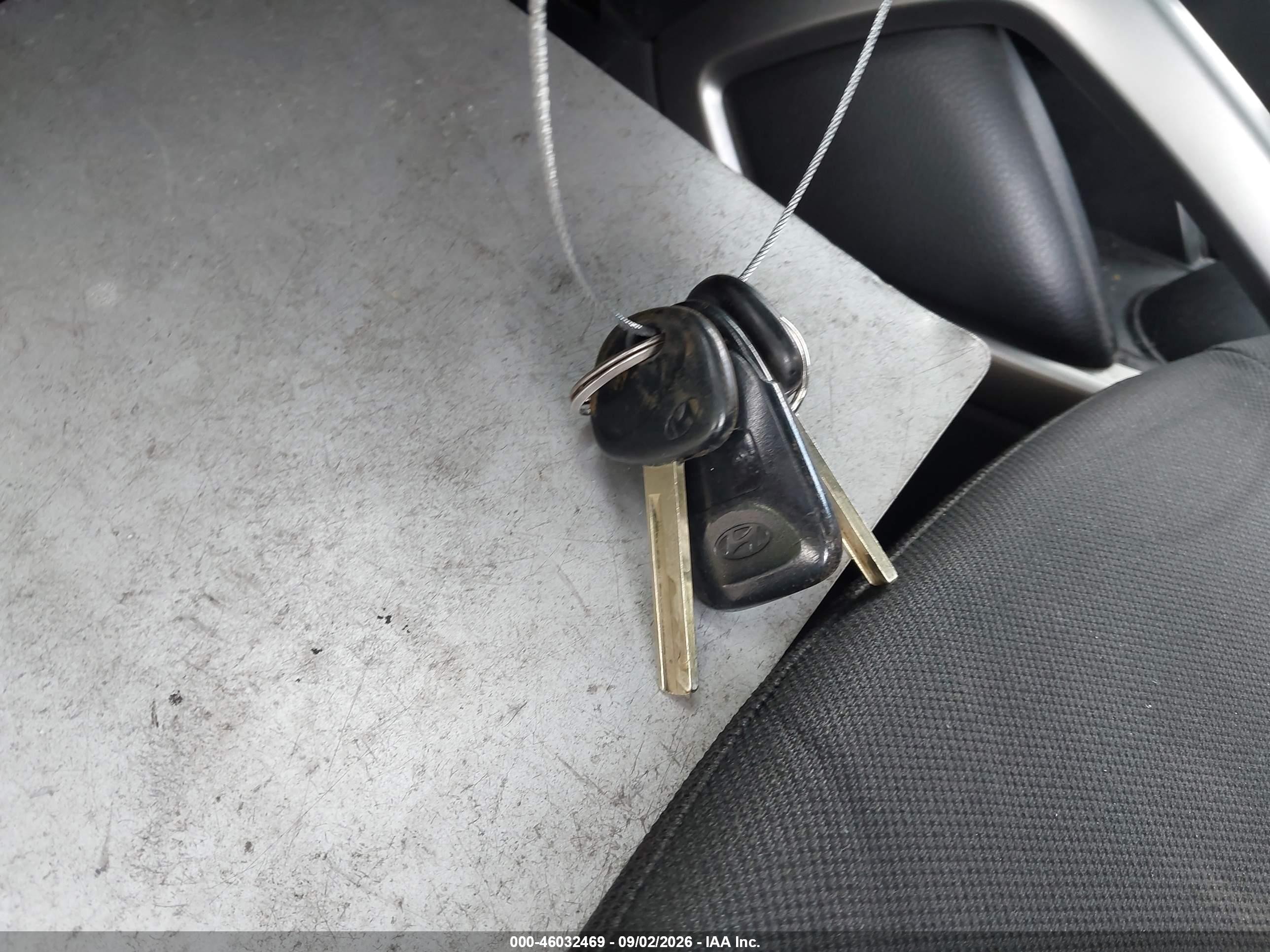 2015 Hyundai Veloster Серебряный vin: KMHTC6AD2FU234372