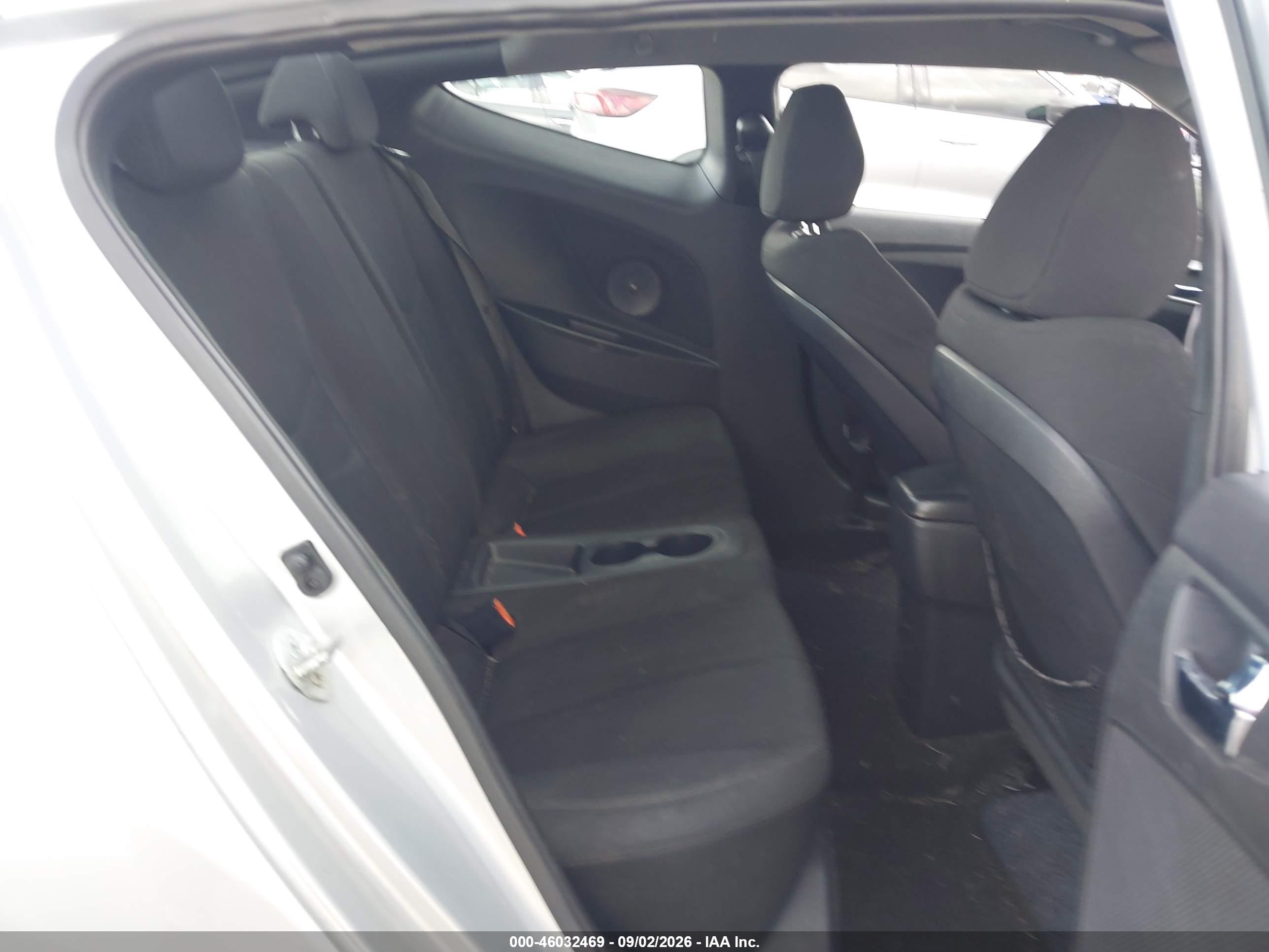 2015 Hyundai Veloster Серебряный vin: KMHTC6AD2FU234372