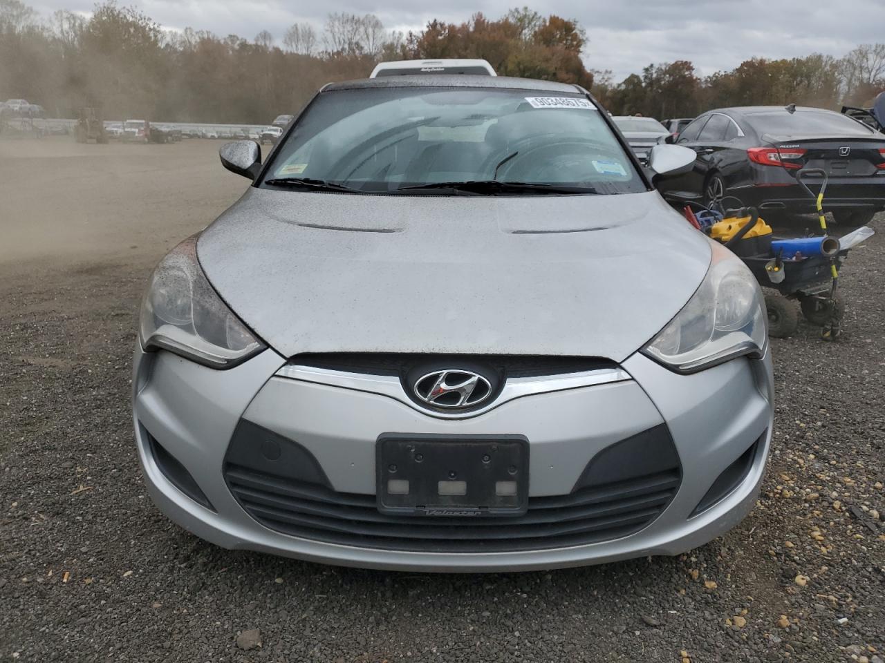 2015 Hyundai Veloster Base Silver vin: KMHTC6AD2FU237868